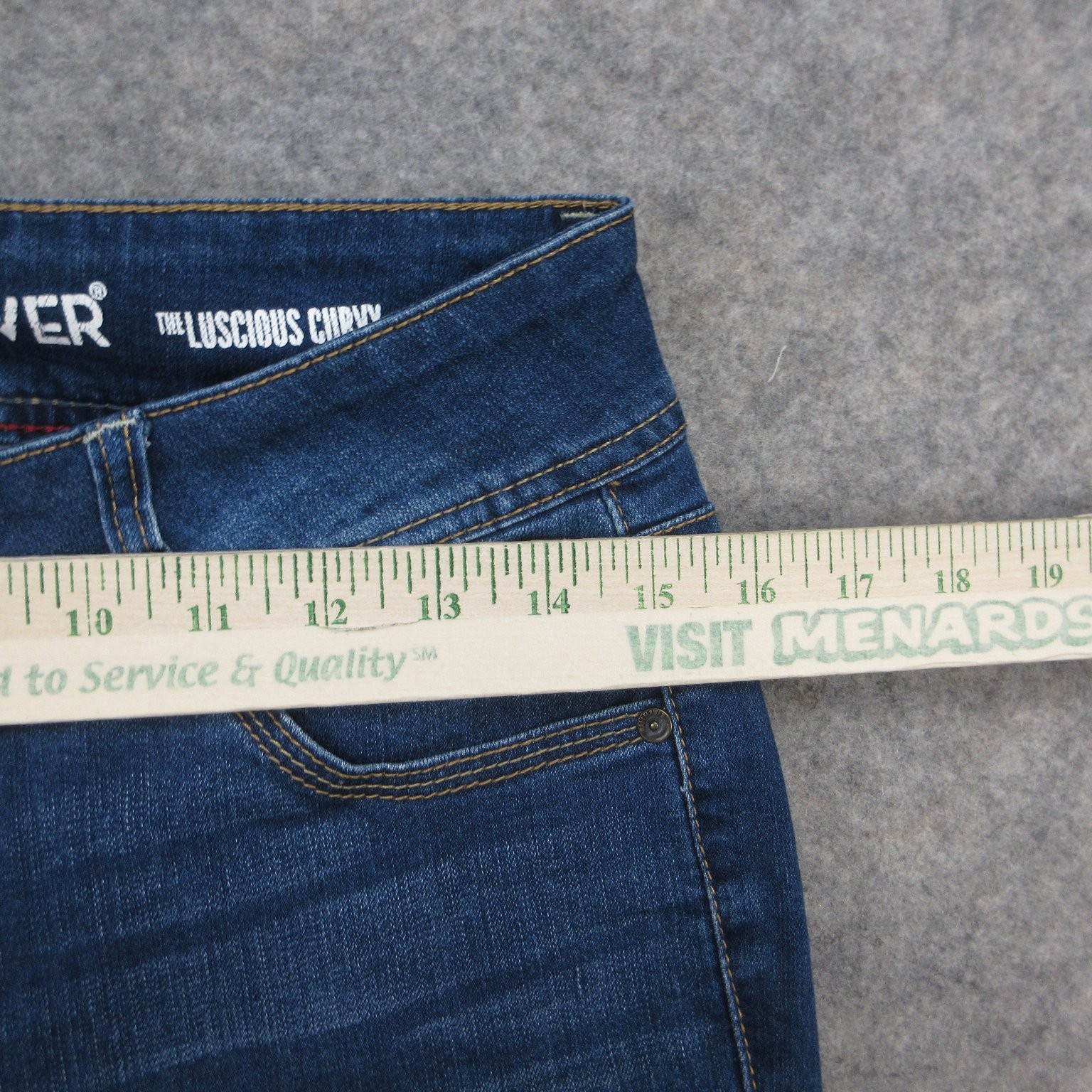 WALLFLOWER Jeans Women’s 6/7 Medium Wash Distressed Curvy Stretch Raw Hem