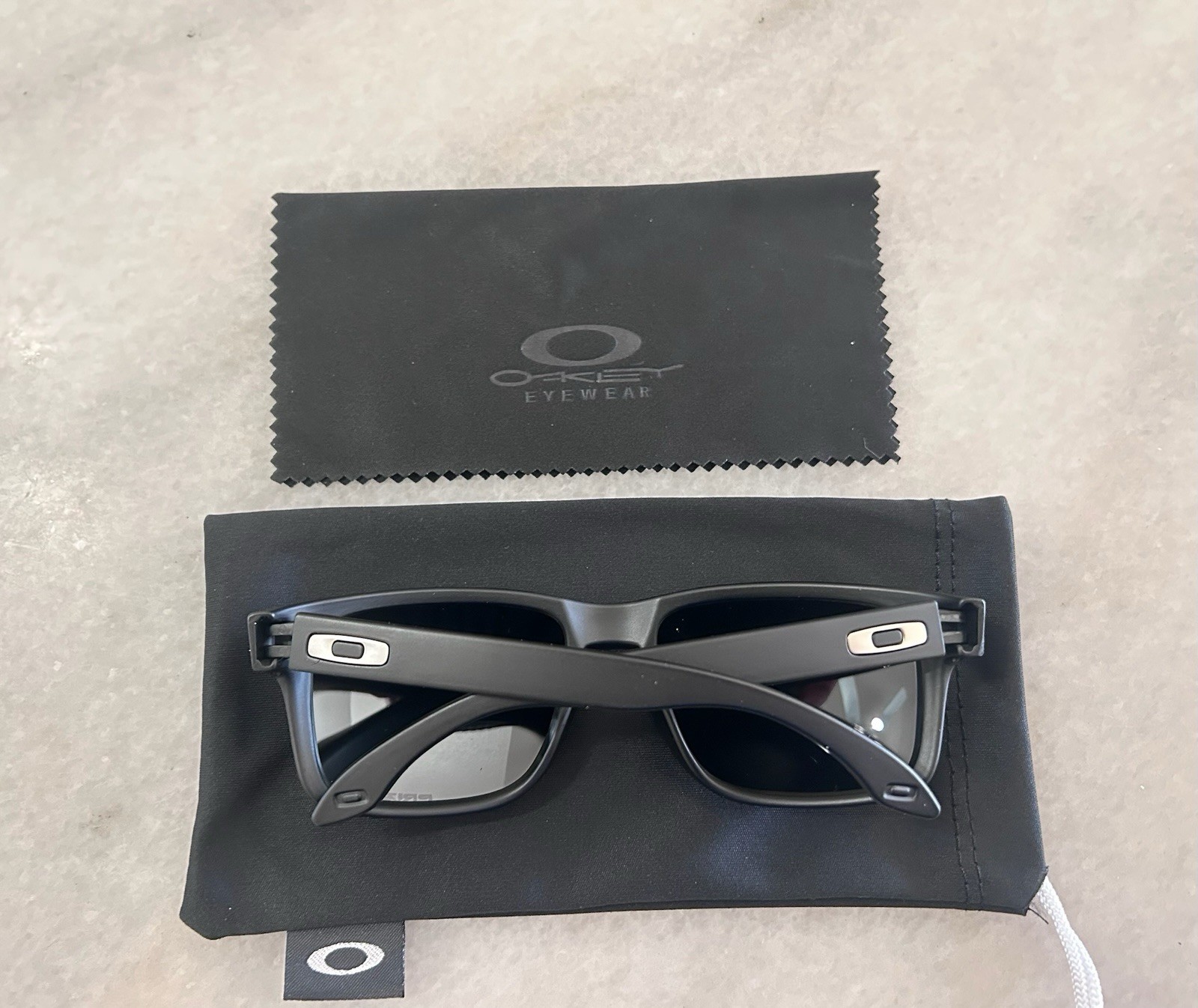 Oakley Holbrook Silver Polarized Lens/ Matte Black Frame 009102