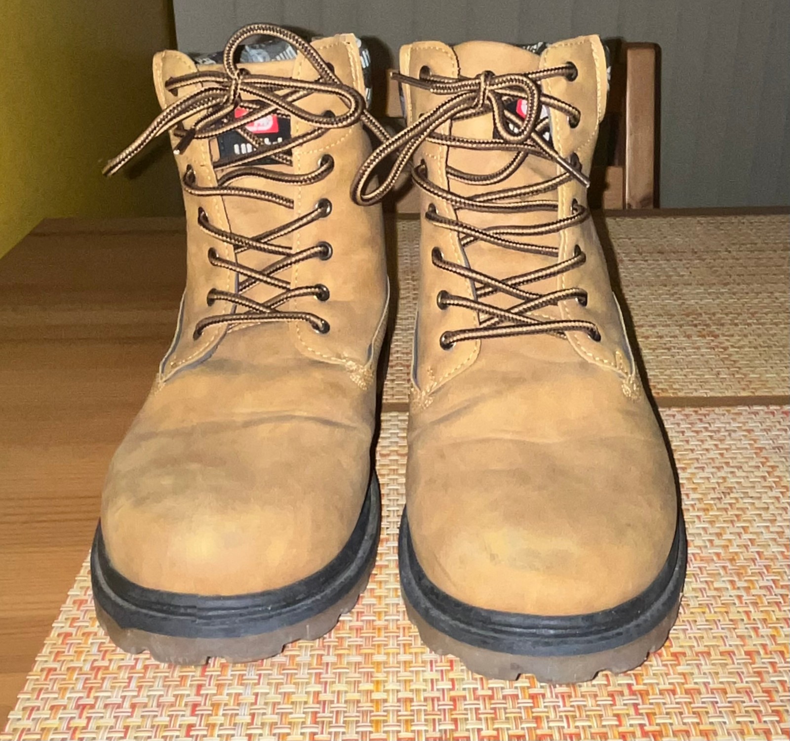Ecko UNLTD Sz 8.5 Men’s Beige Classic Boots Trent -07M