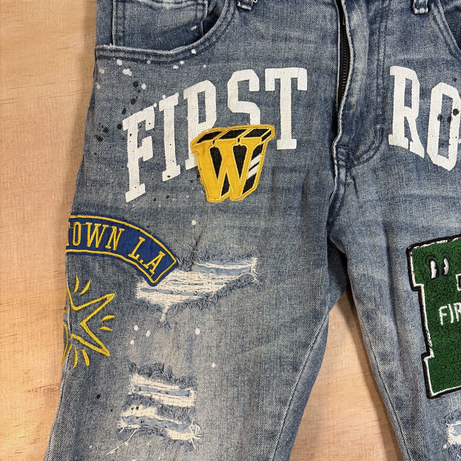 First Row Varsity Patched Jeans Men’s Size 32×32 EUC Distressed Slim Denim