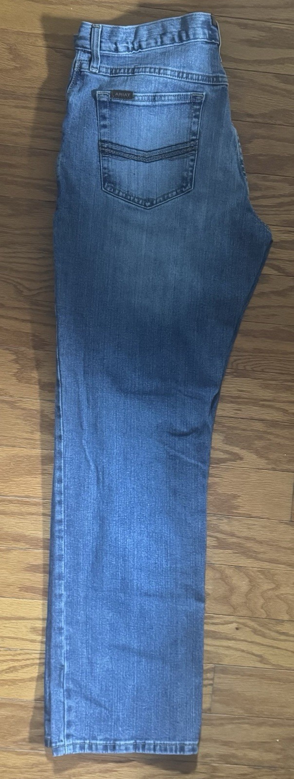 Ariat Men’s Blue Medium Wash Regular Fit Straight Leg Denim Jeans 34 Pockets