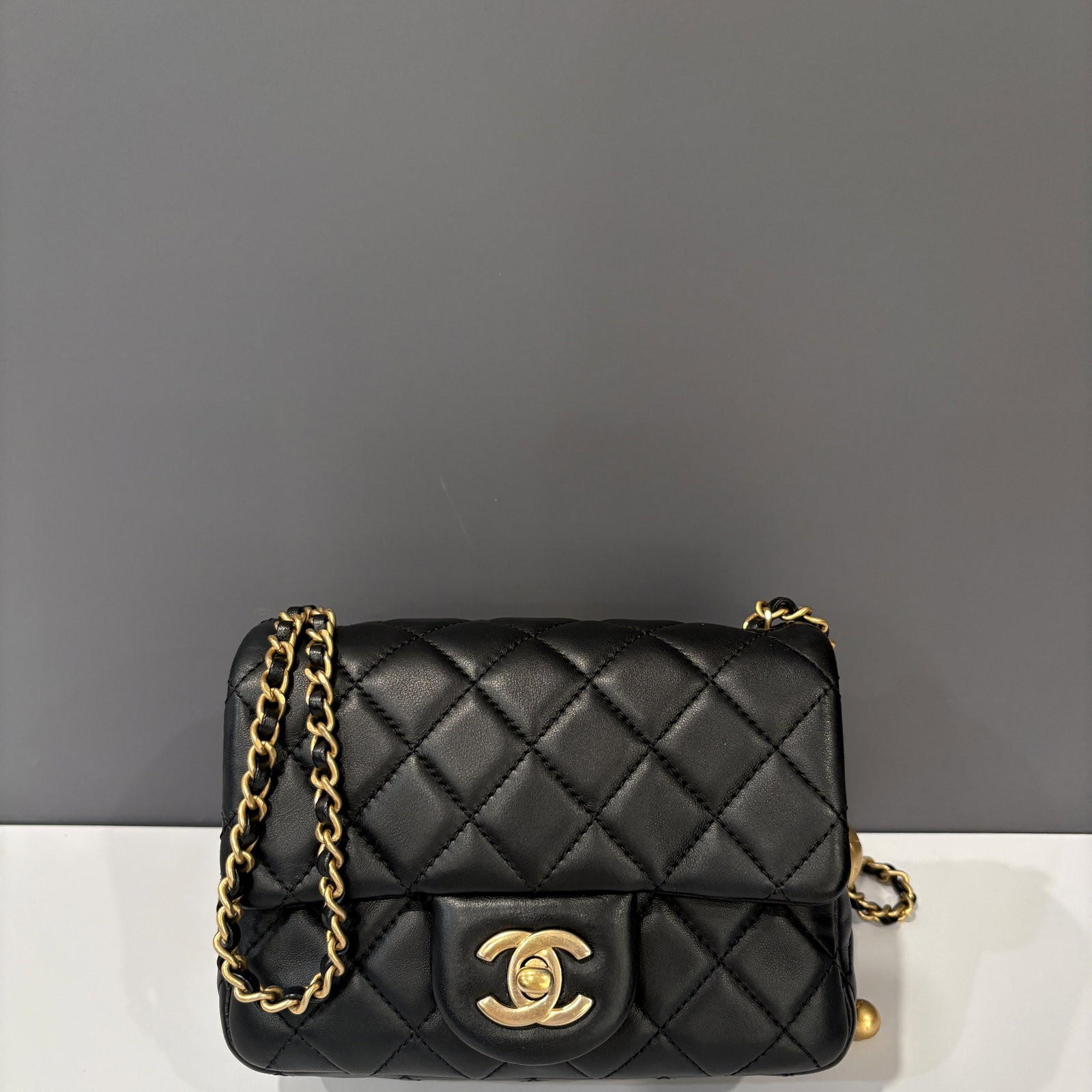 Chanel Mini Pearl Crush Flap Black Lambskin (ag1213n0)