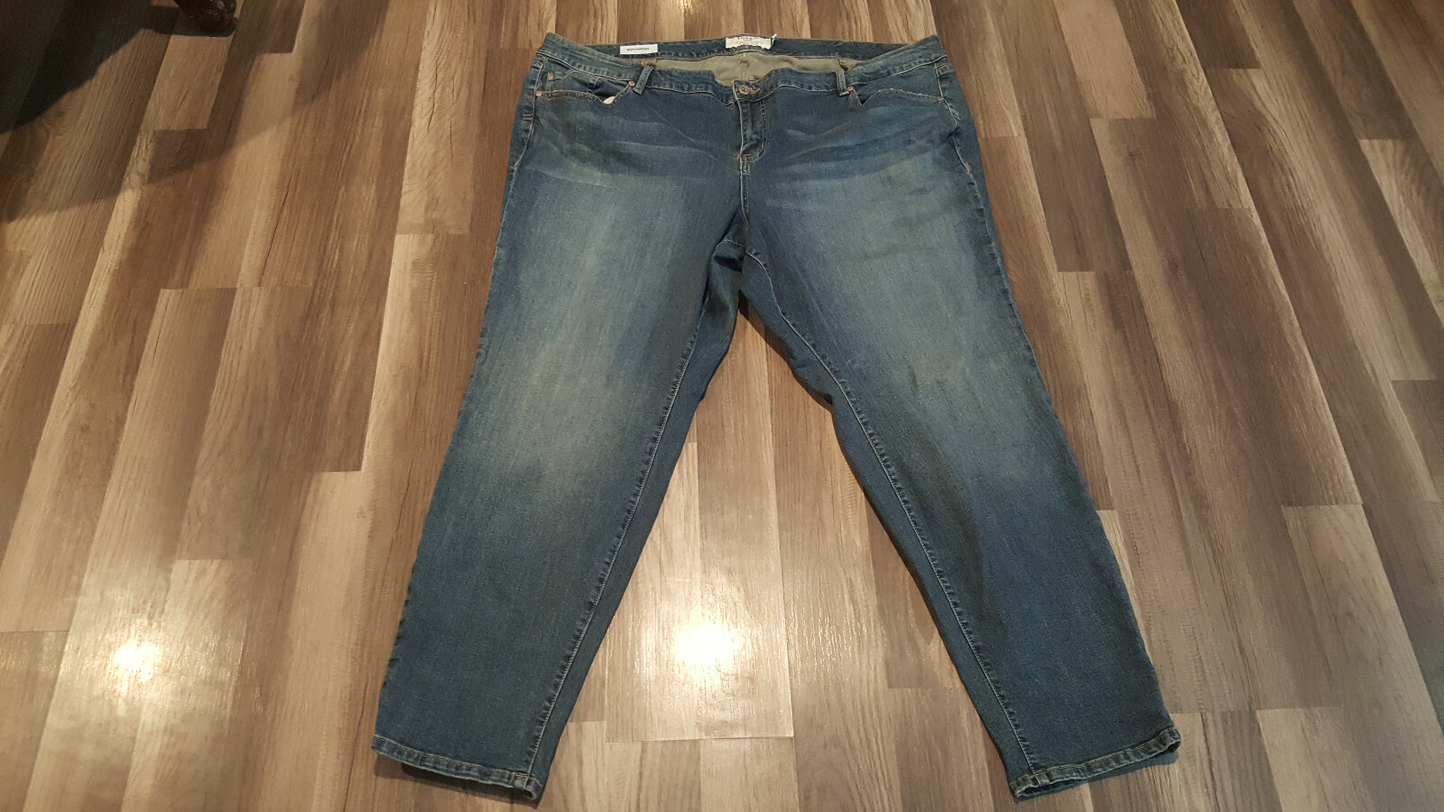 Torrid boyfriend women’s size 26 (48X30) blue color jeans.