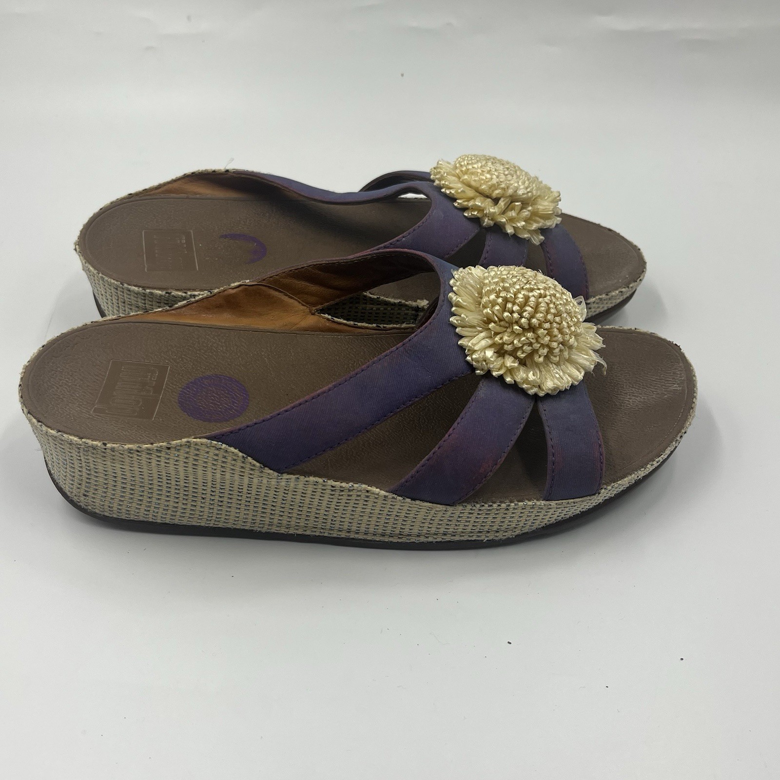 “FITFLOPS” Purple Pink Thong Sandals Slip on Floral Flower Women’s Sz 8