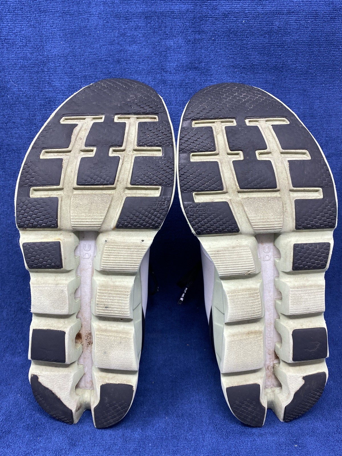 ON Cloudstratus Road Running Shoes Womens 7.5 White Sage Black CloudTec Comfort
