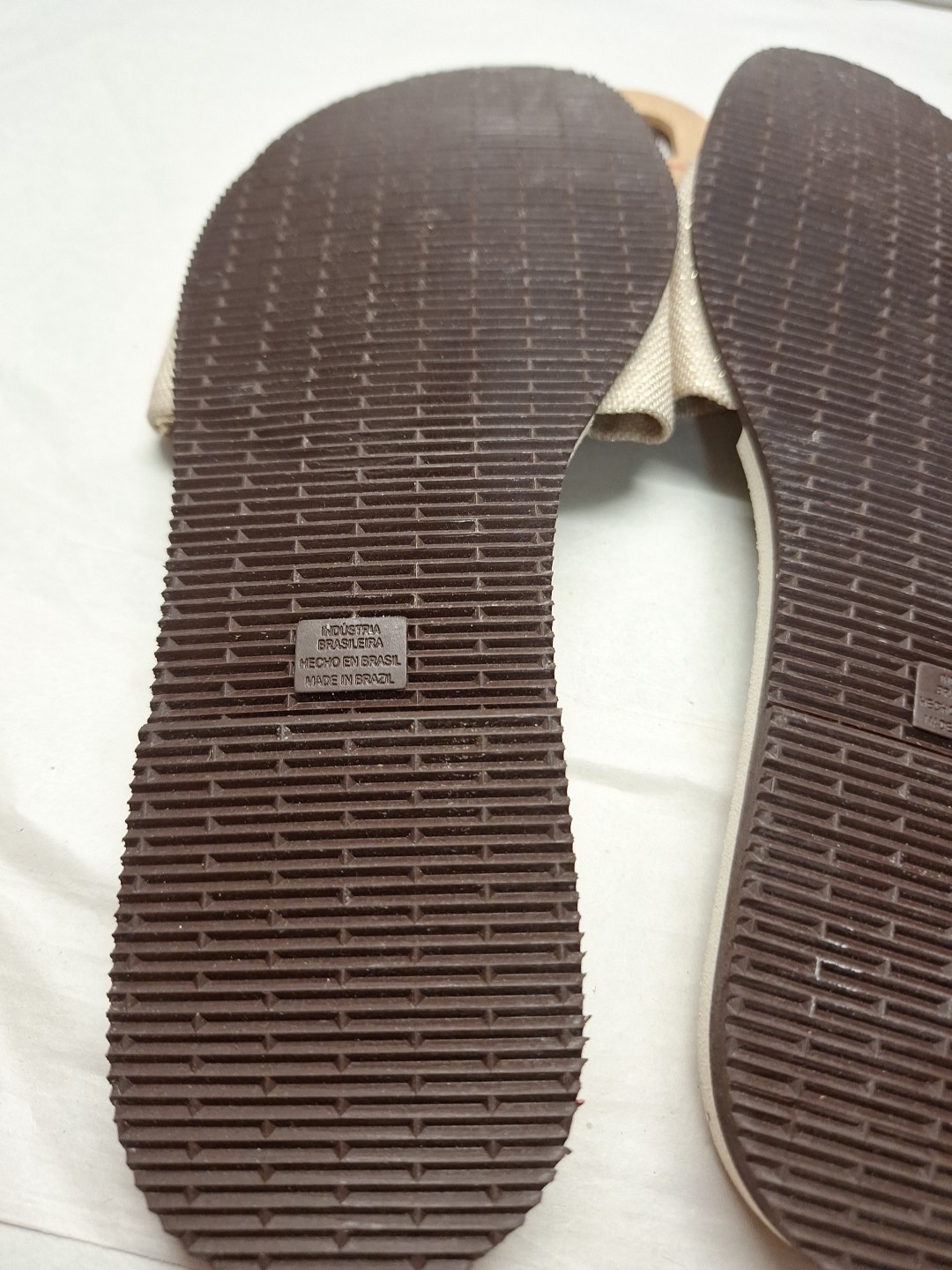 NWT Havaianas Womens St. Tropez Shine Flip Flop Sandal Beige Size 7/8 MSRP $42