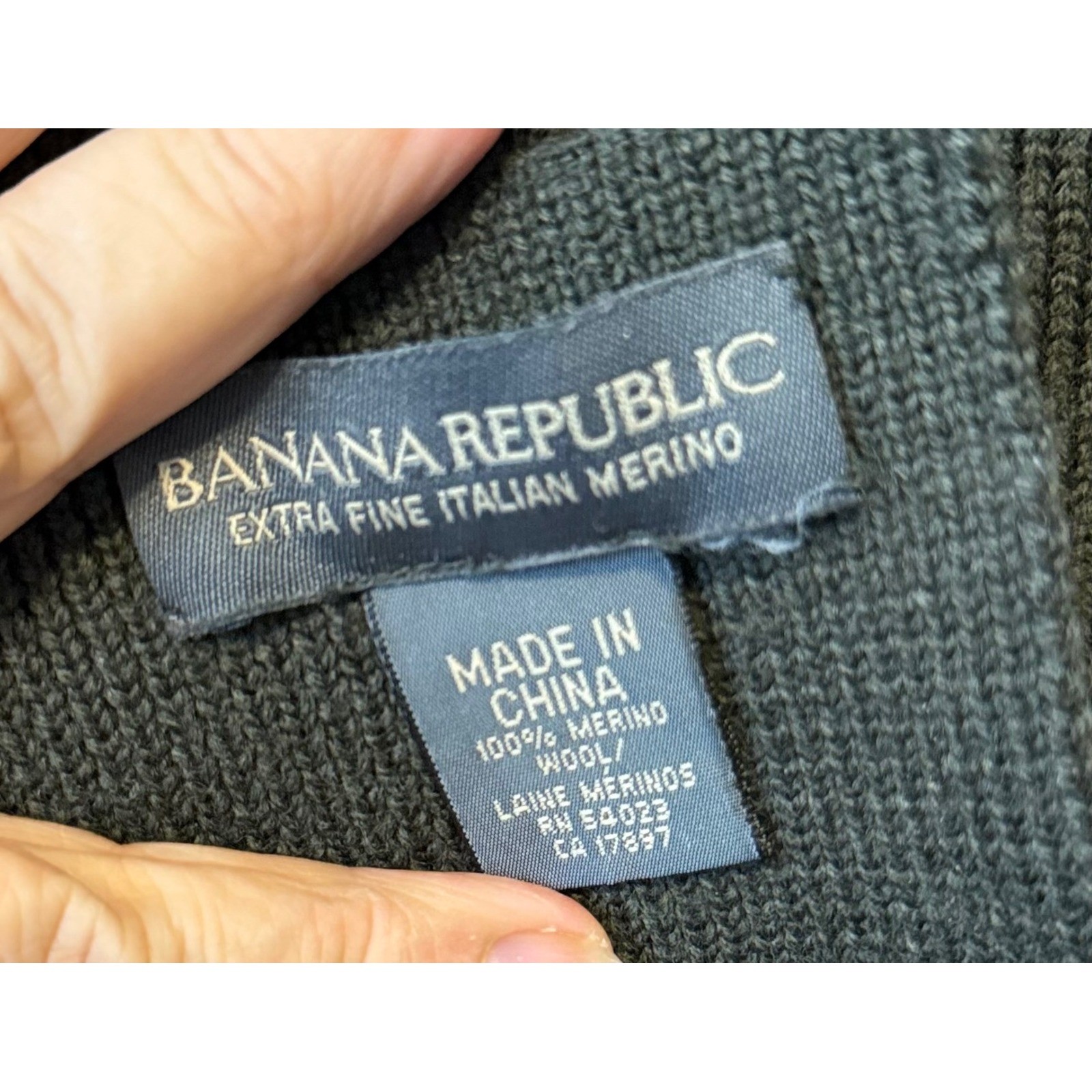 Banana Republic Extra Fine Italian Merino Wool Scarf Charcoal Grey Ribbed Knit