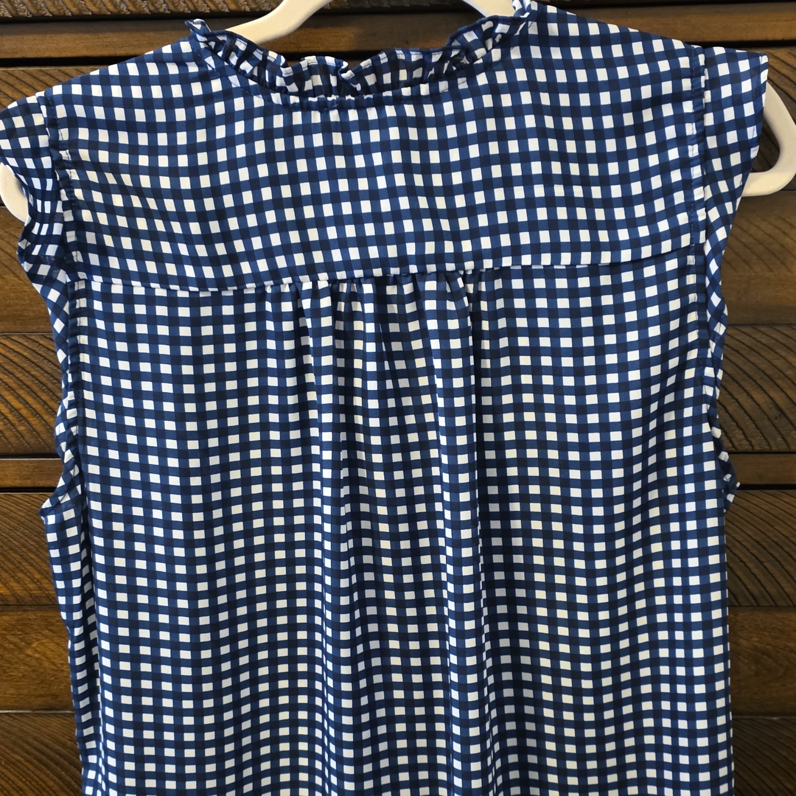 Tahari H. Women’s Blue/White Gingham V-Neck Sleeveless Ruffle Blouse Polyester L