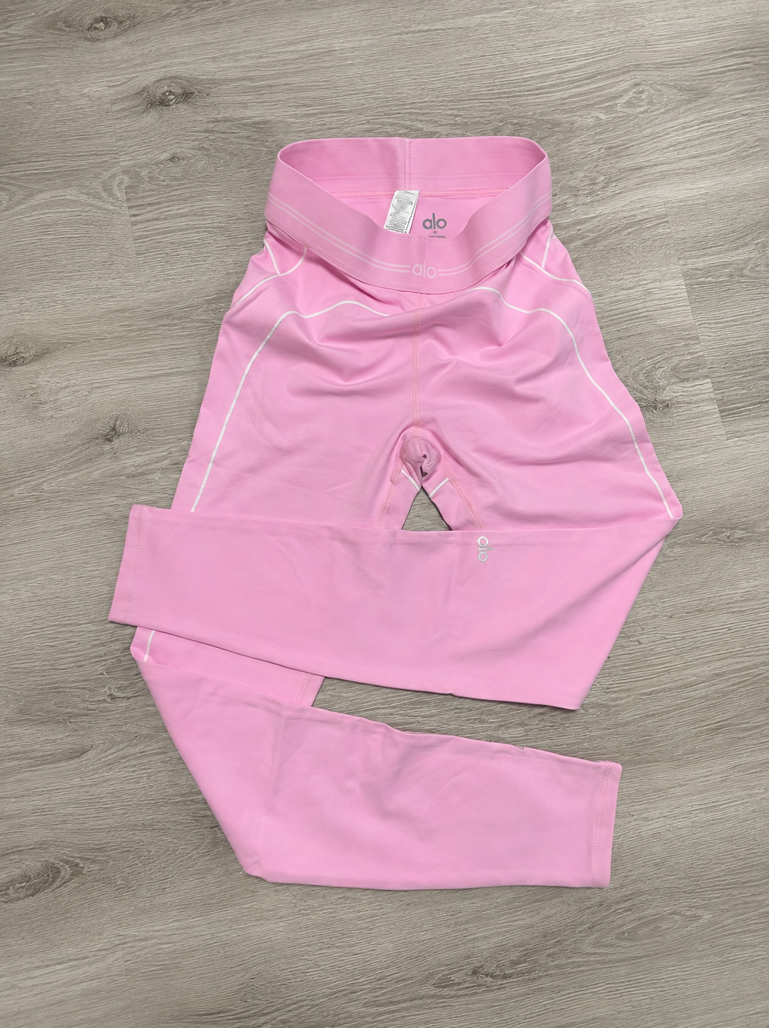 Pink Small Alo Yoga Workout Set White Piping
