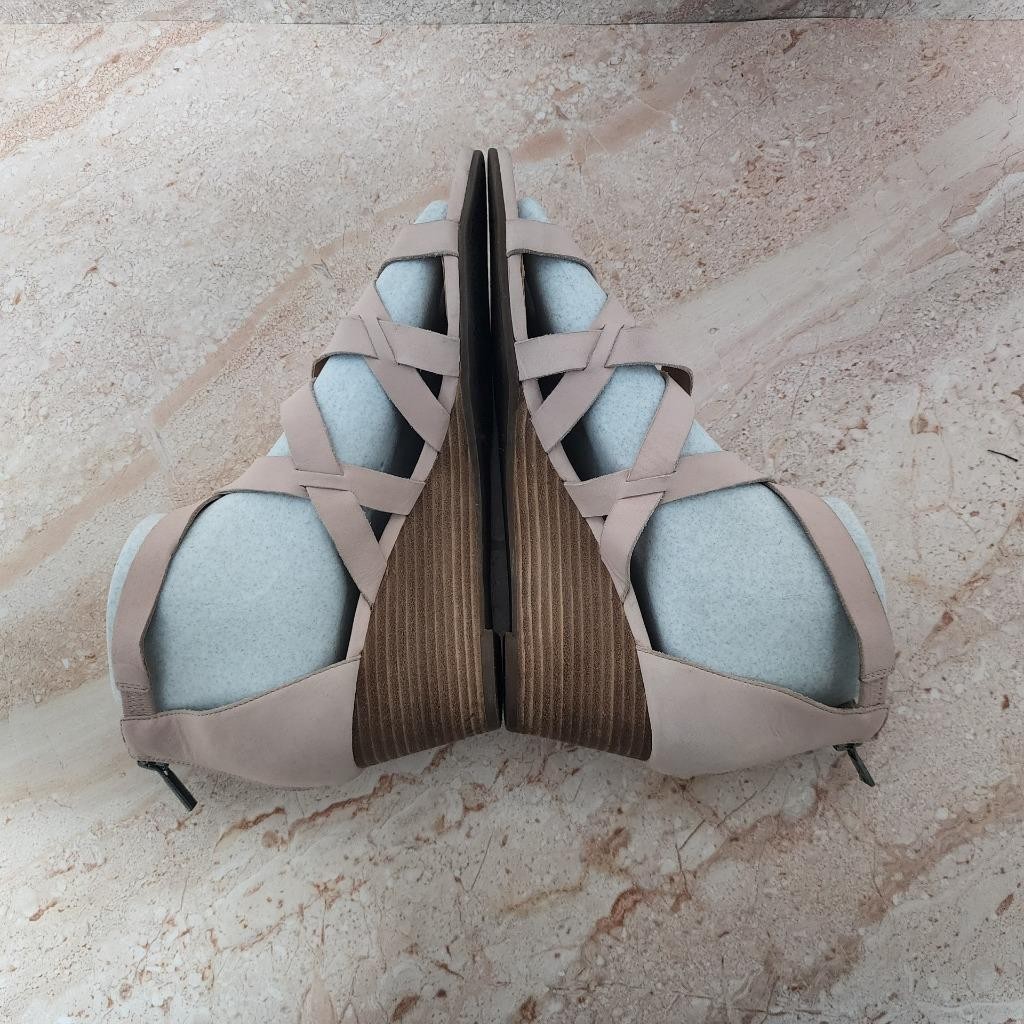 LUCKY BRAND JEWELIA Sandshell Leather Wedge Strappy Zipper Heel Sandals US 9.5!