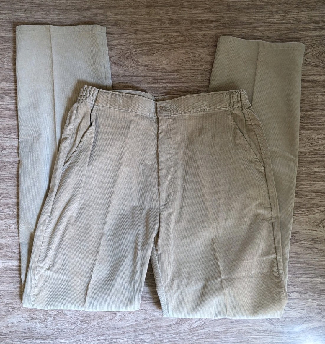 Vintage 80s Levi’s Sports Classic Mens Tan Corduroy Trousers
