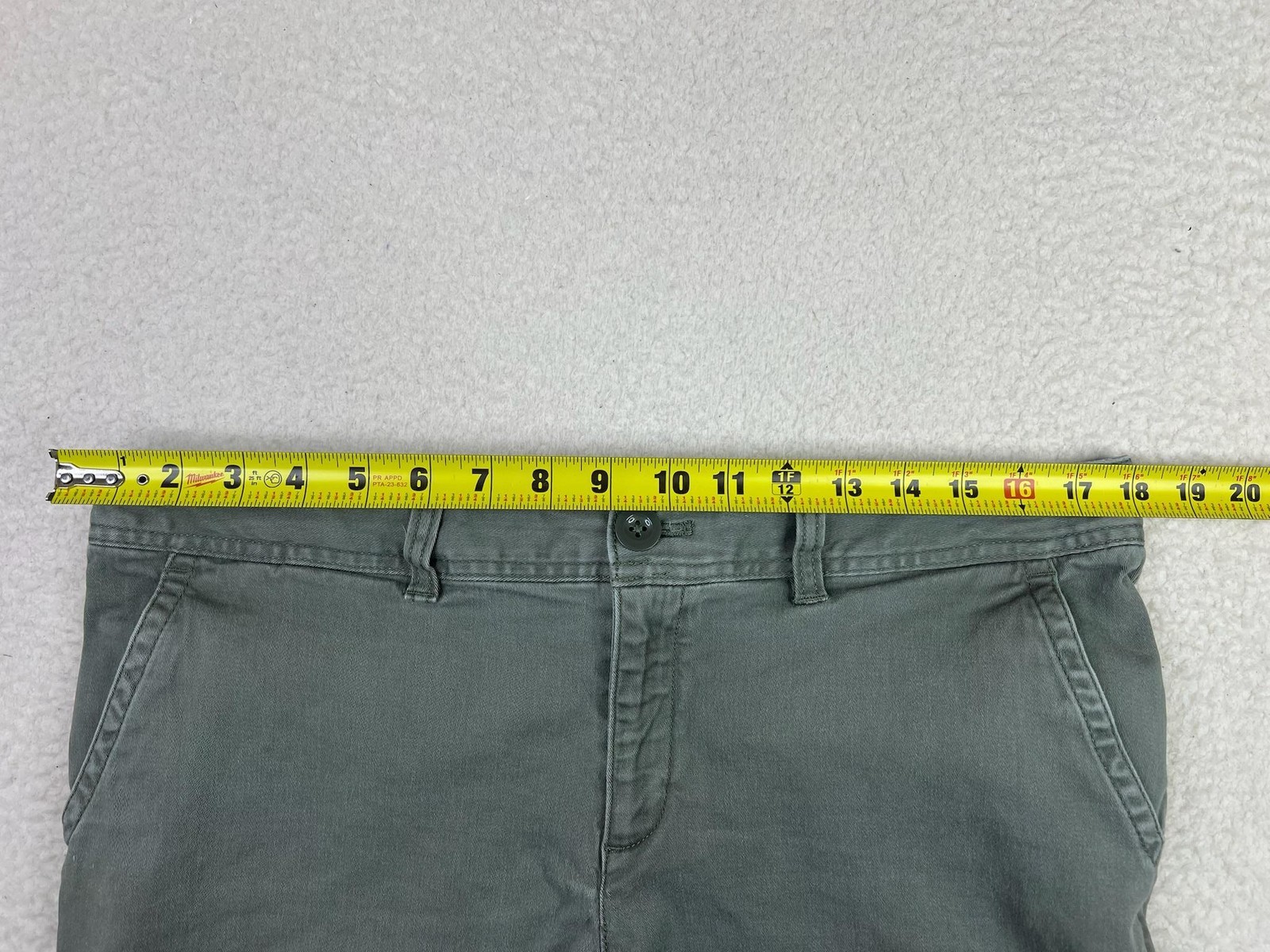 Eddie Bauer Shorts Womens 14 Gray Chino Bermuda Slightly Curvy Stretch Casual