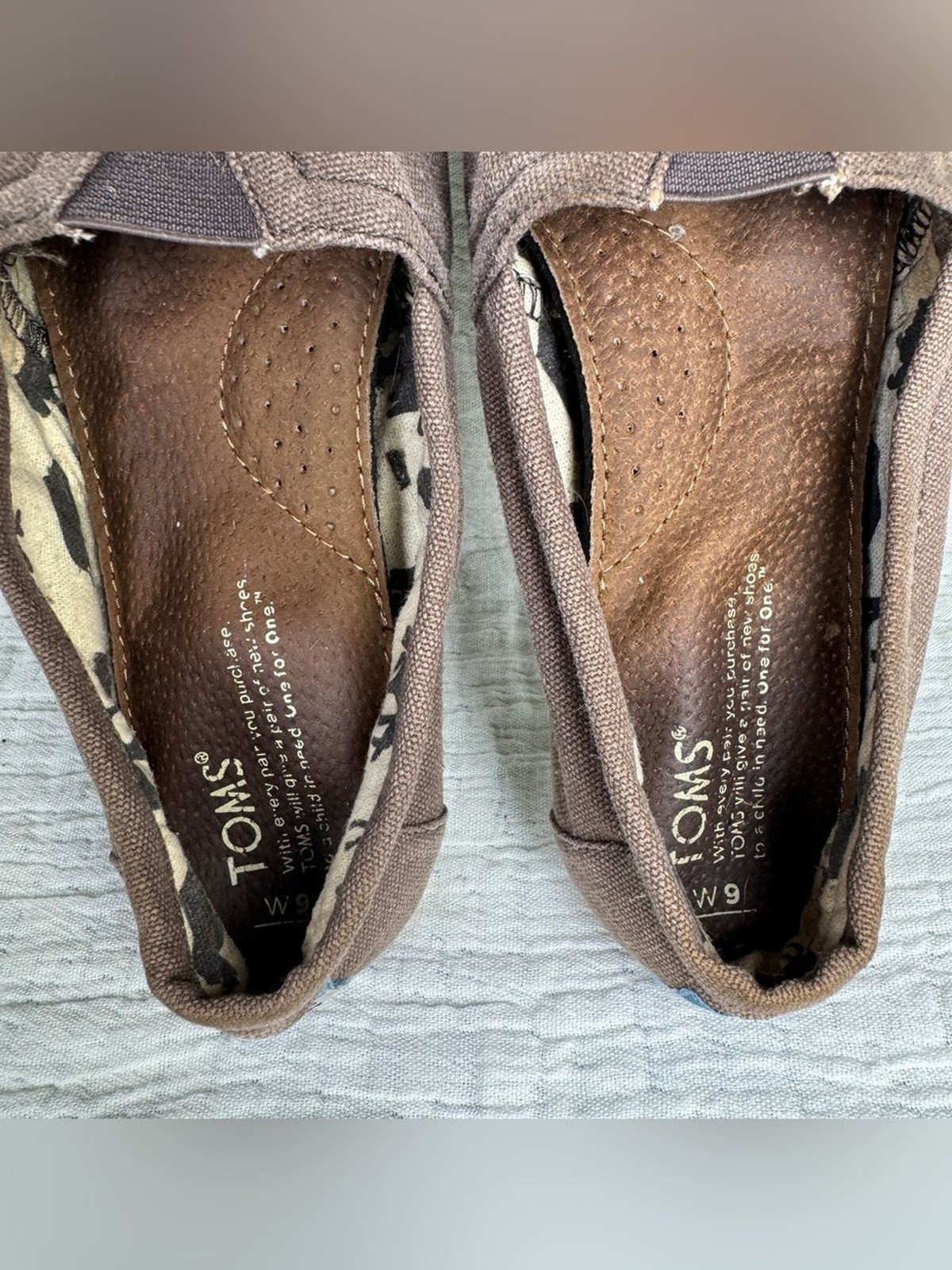 TOMS Classic Canvas Slip On Flats Brown Womens Size 9