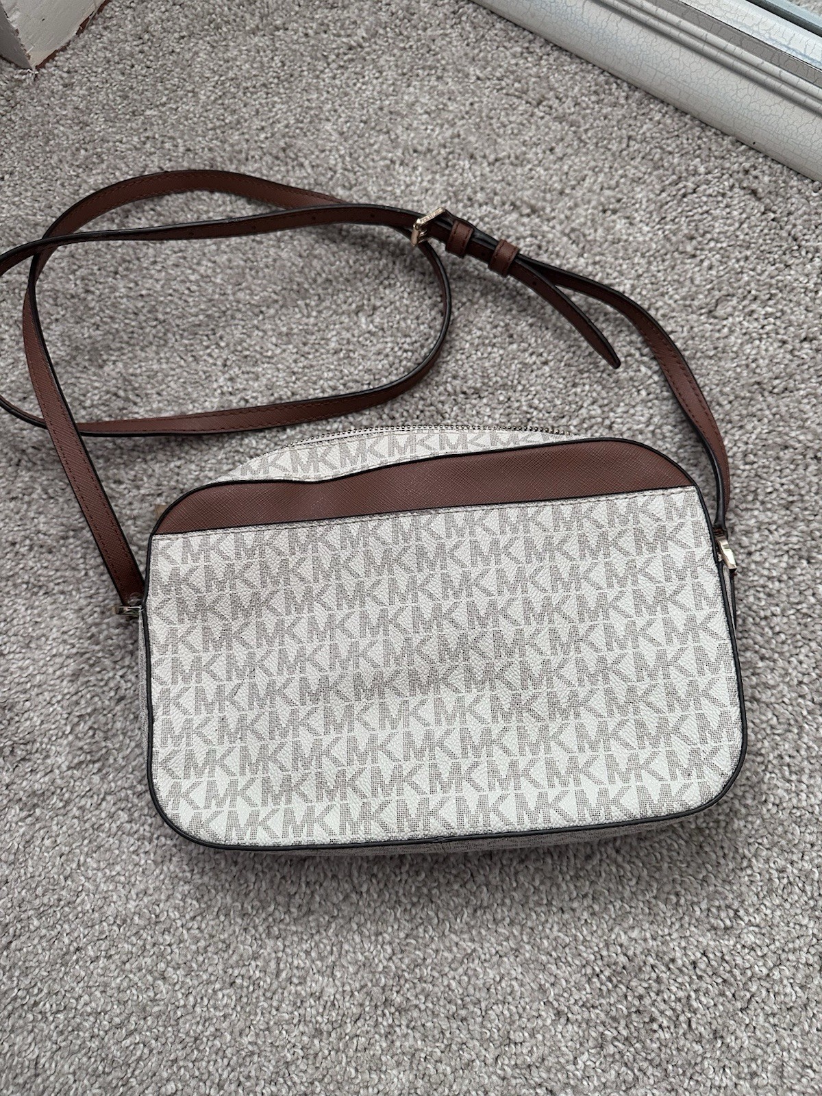 Michael Kors Monogram Small Crossbody Zip Bag Chain Strap Gold Beige/Brown