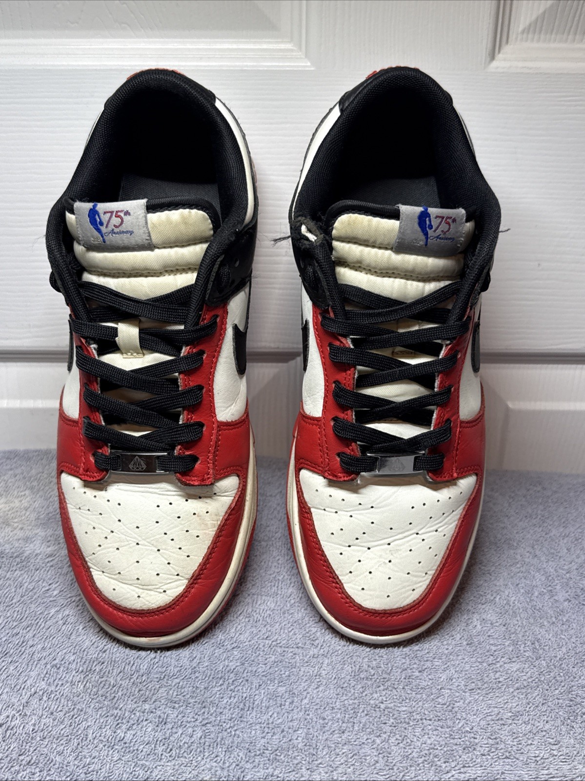 Nike Dunk Low EMB NBA 75th Anniversary Chicago DD3363-100 Size 9.5 Men’s