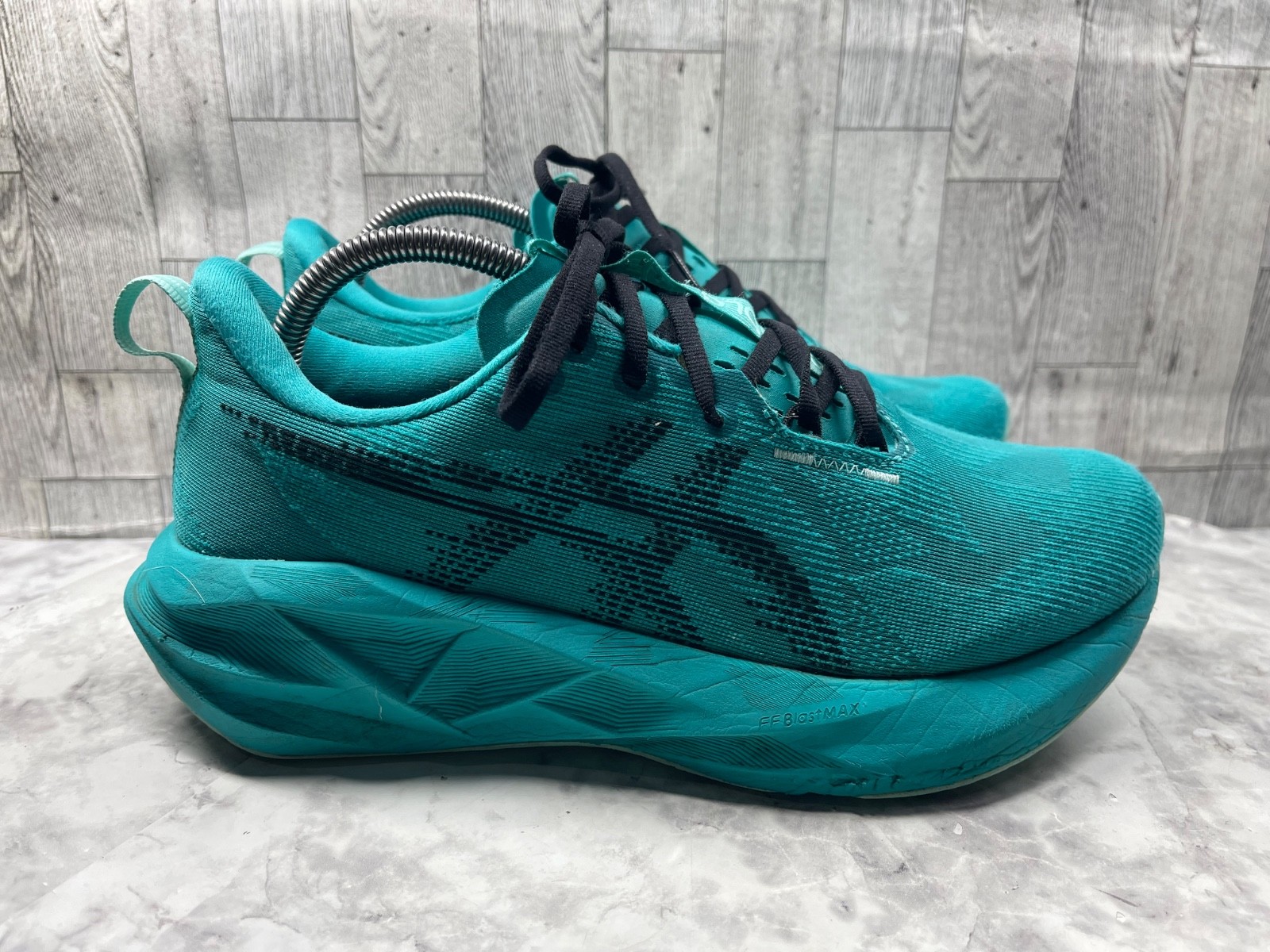 Asics Novoblast 5 Sneakers Men 8M Running Shoes Green Athletic Trainers