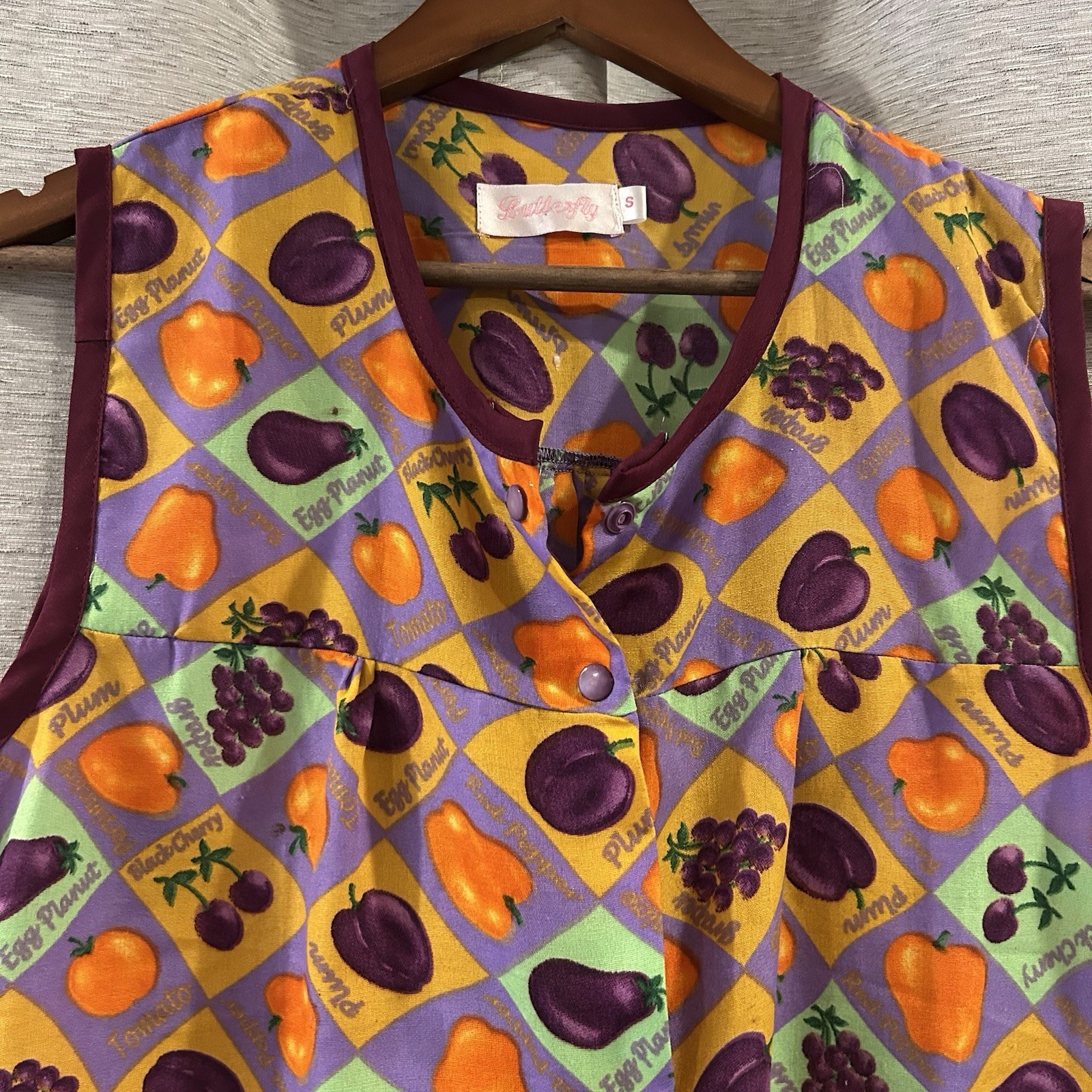 Vintage Fruit & Veggie Graphic All Over Print Size Small