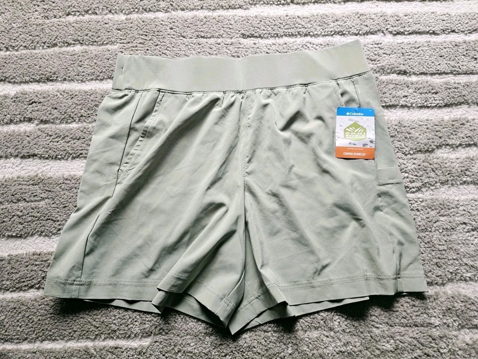 Columbia Omni Shade Safari Green Anytime Flex 5″ Shorts Women’s Size Large NWT