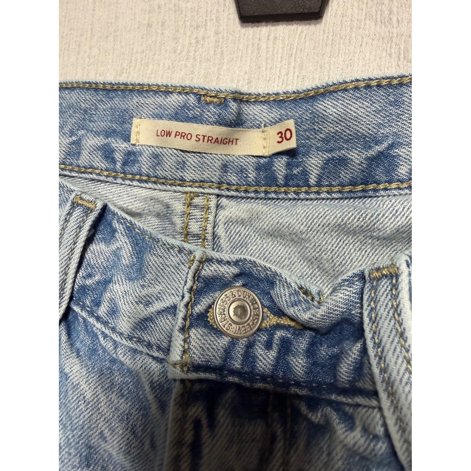 Levi’s Low Pro Straight Jeans Light Wash Blue Denim Women’s Size 30