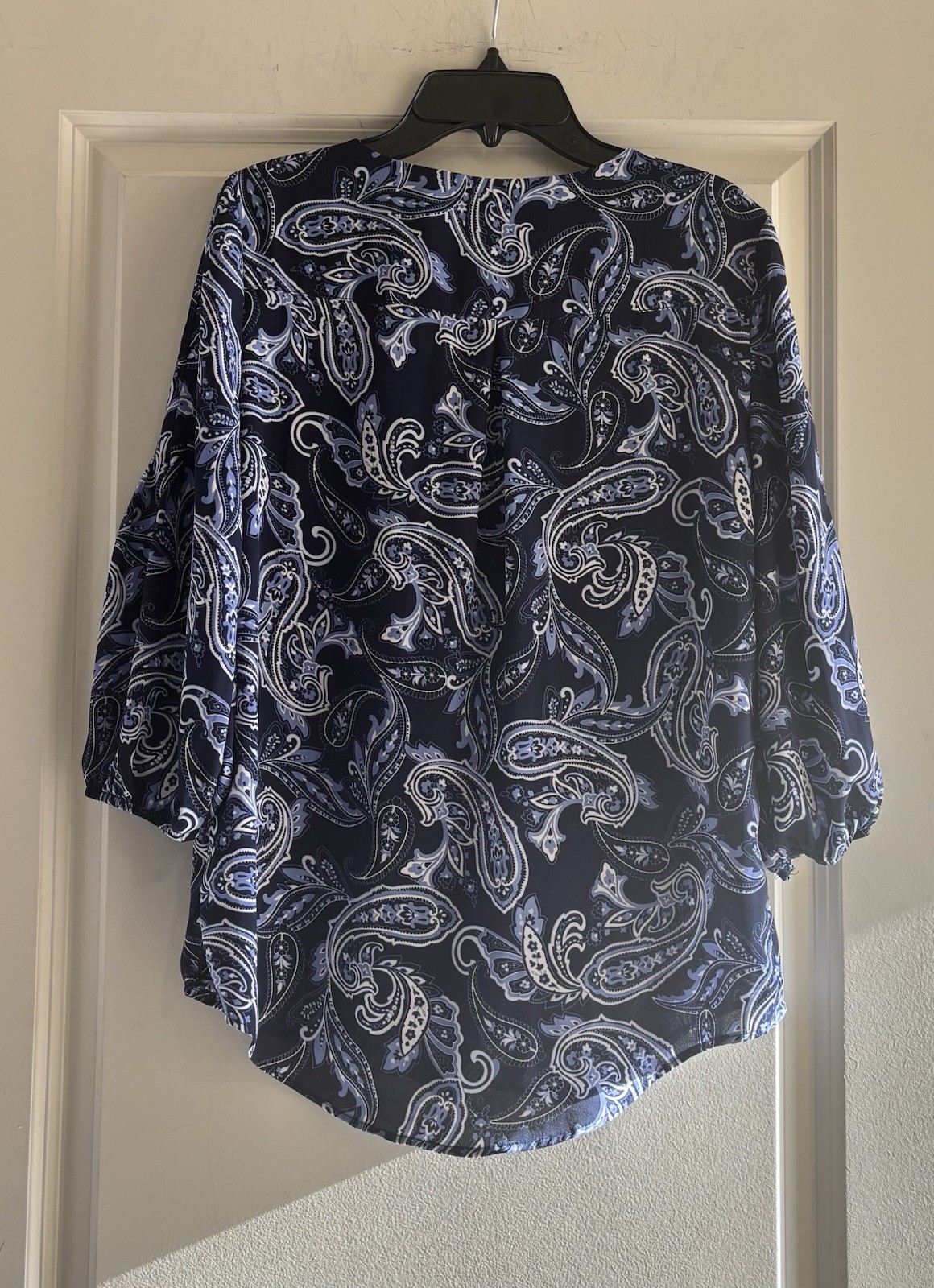 Soho navy paisley blouse with bell sleeves. Size: XS #boho #festival