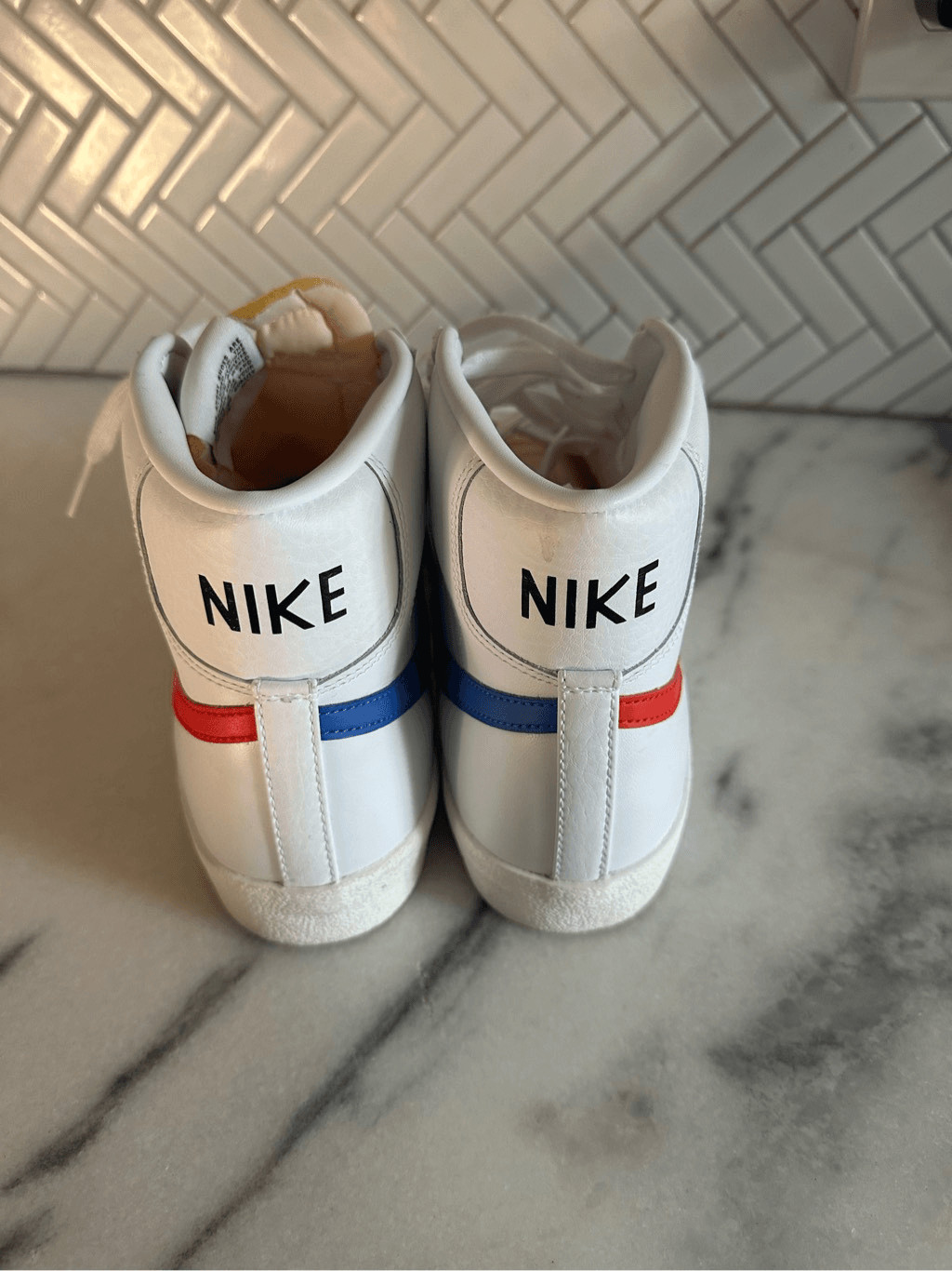 Nike Blazer Mid ’77 Vintage Men’s 11 Mismatched Swoosh Red Blue BQ6806-117