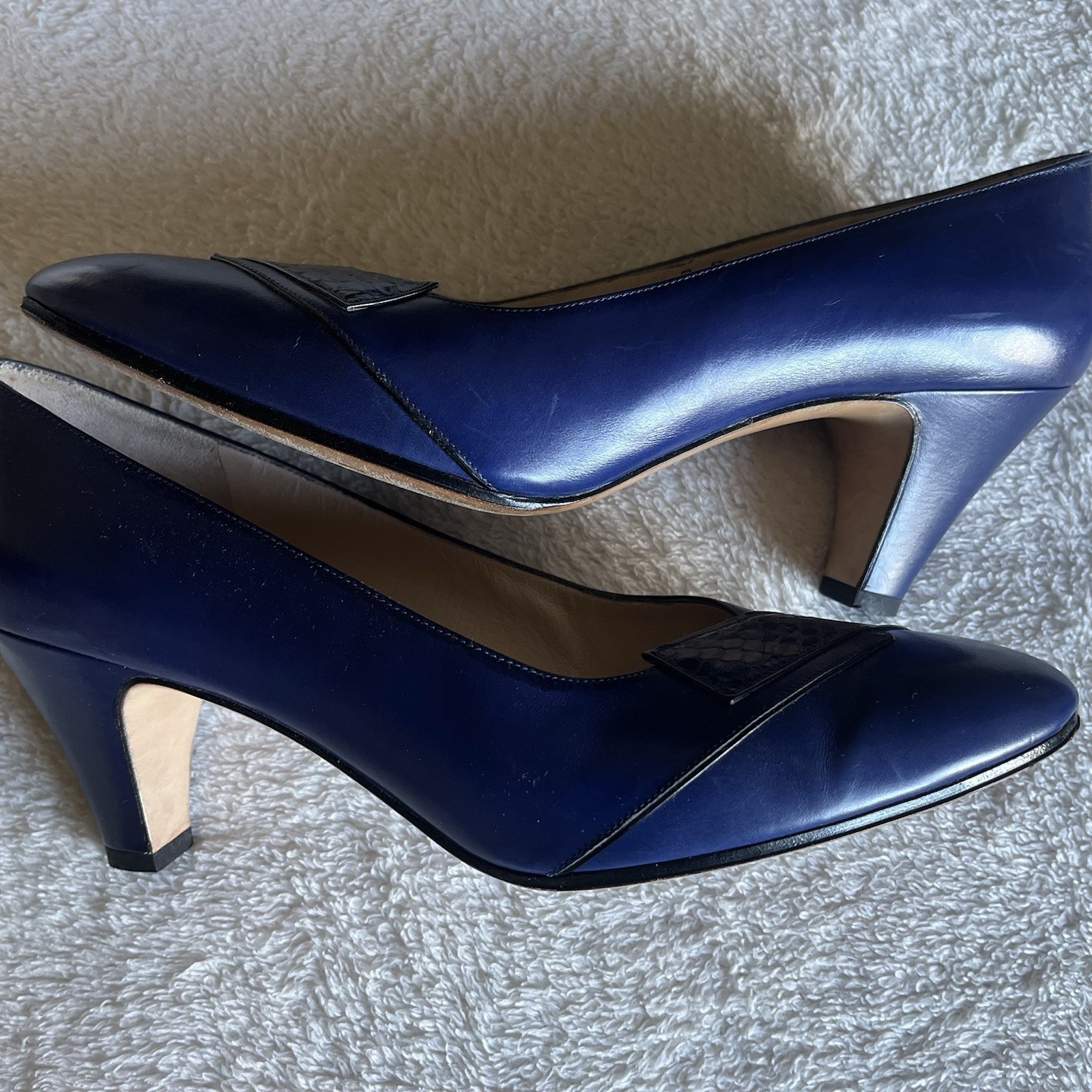 Salvatore Ferragamo Blue Leather Pumps Snakeskin Accent Almond Toe Slip-On 7B