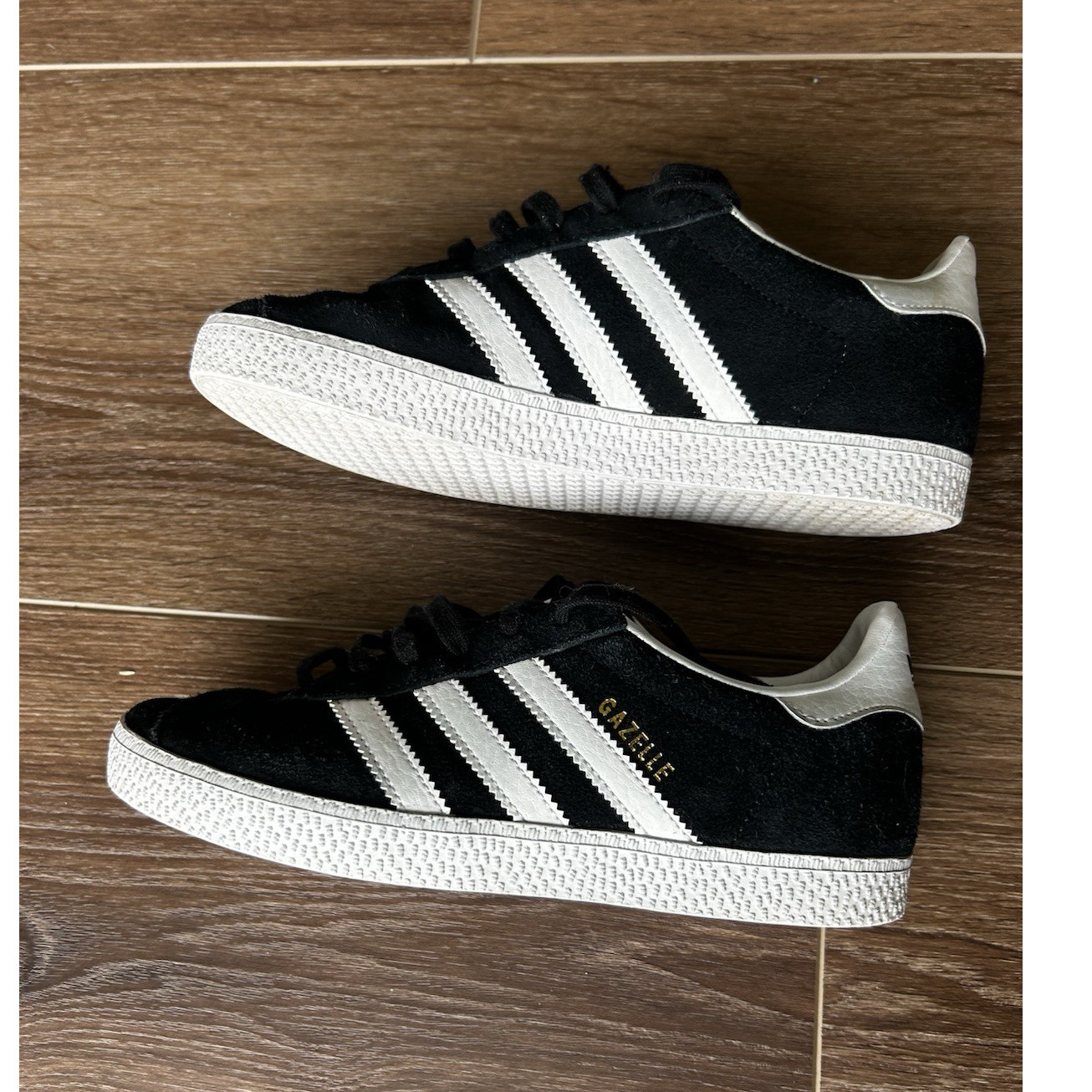 adidas Gazelle Black White Suede Low Top Comfort Cushioned Sneakers