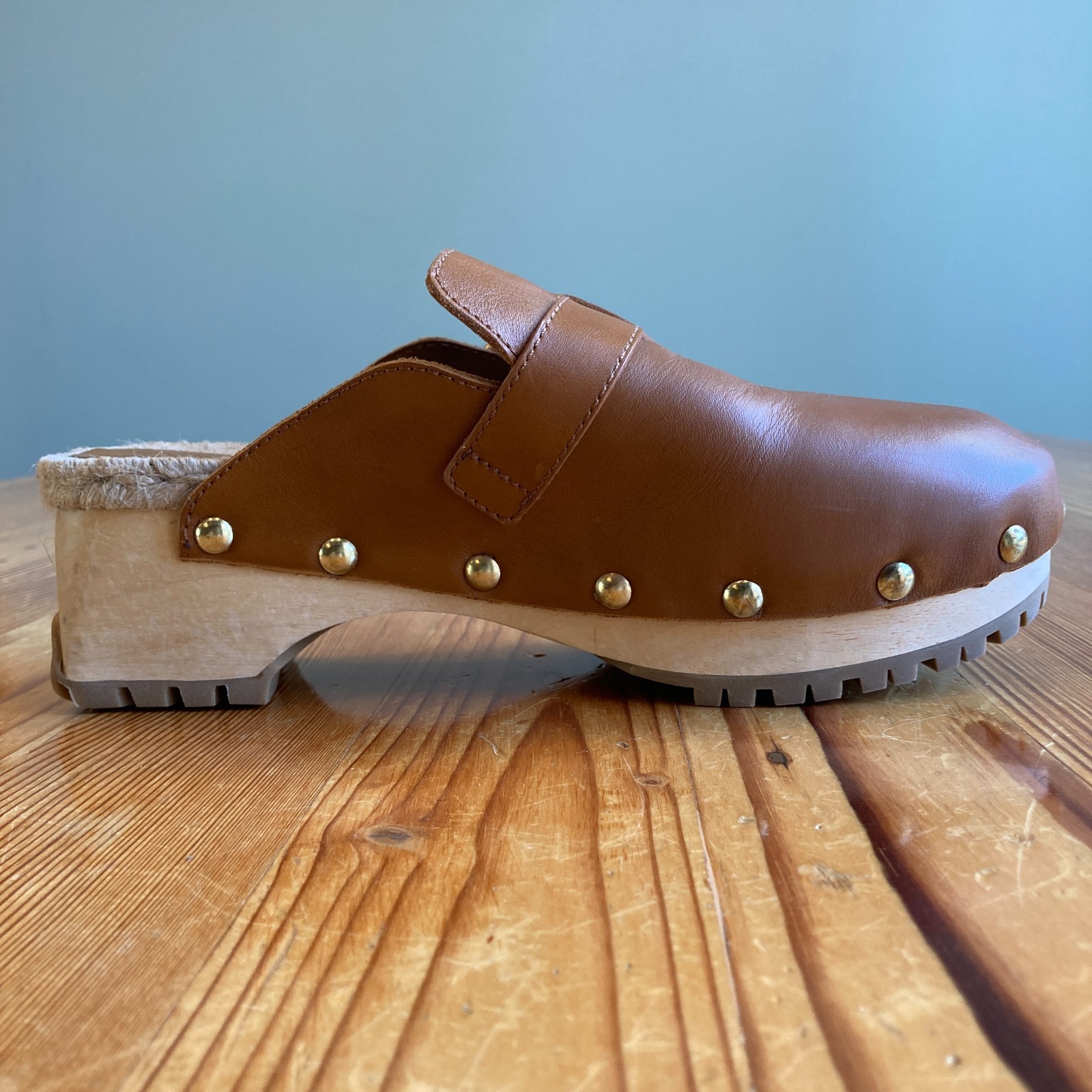See by Chloe Cognac Brown Leather Studded Viviane Clogs – Size 40 / 9.5 – 0131AG