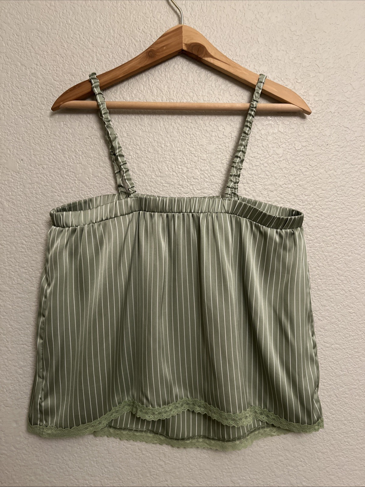 New Jaclyn Intimates Top Cami Sleeveless Quiet Luxury Minimalist Silky Layer L