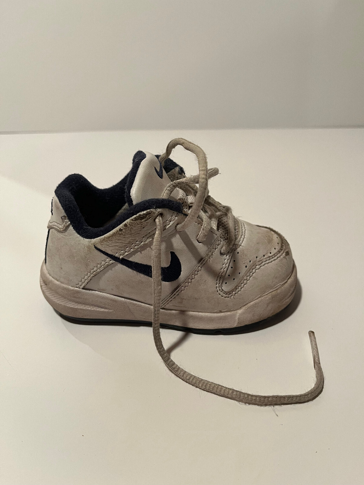 USED Nike White Navy Blue Toddler Shoes Size 5C Sneakers (See Item Description)