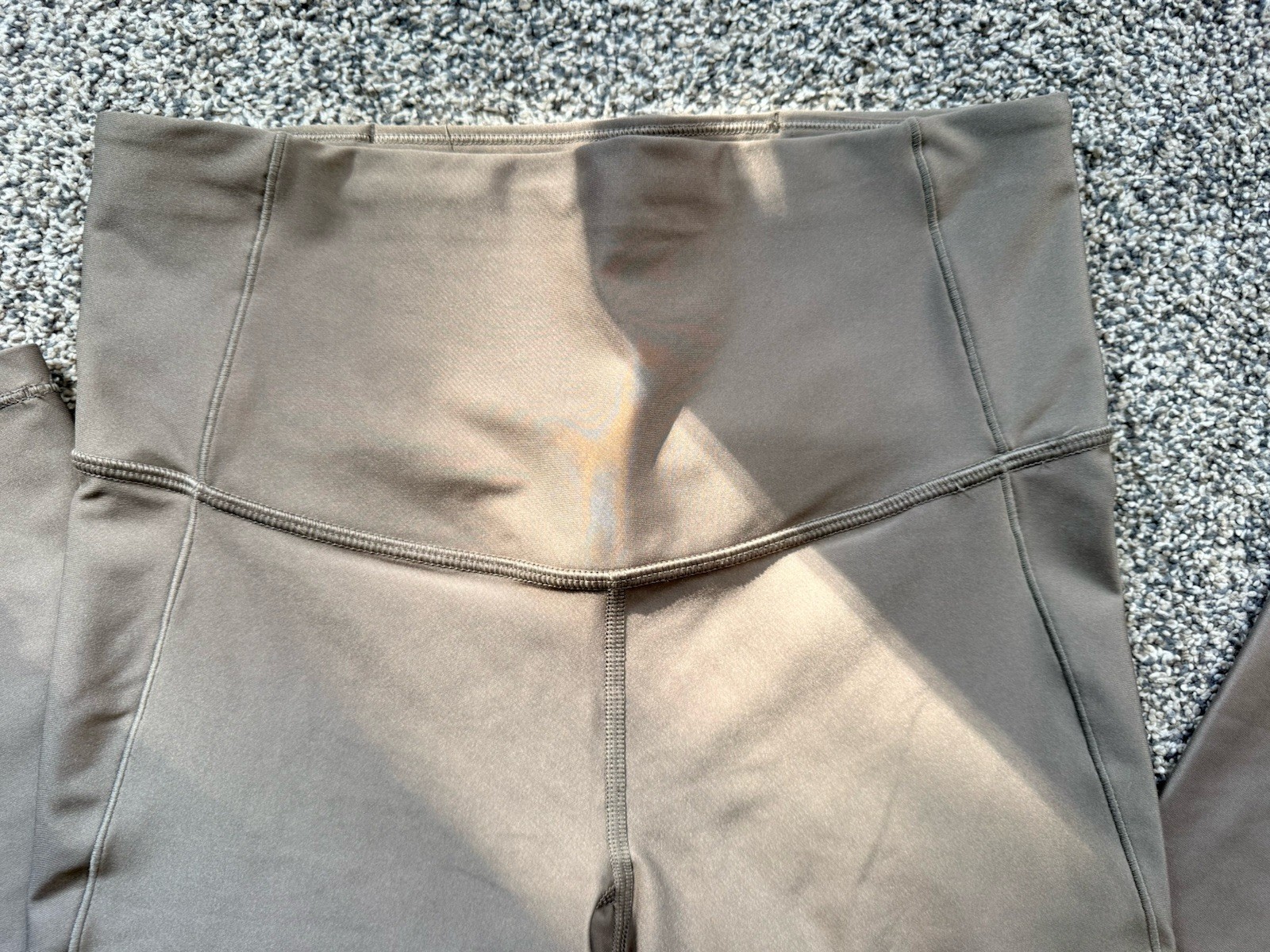 All in Motion High Rise Athletic Leggings Women’s S – Taupe – Side Zip Pocket