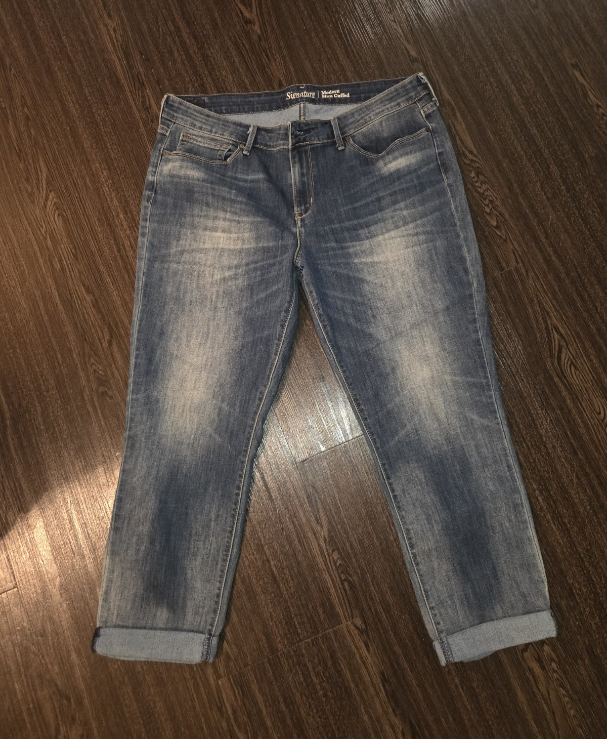 Signature by Levi Strauss & Co Women’s Mid Rise Straight Cuffed Jeans Size 18