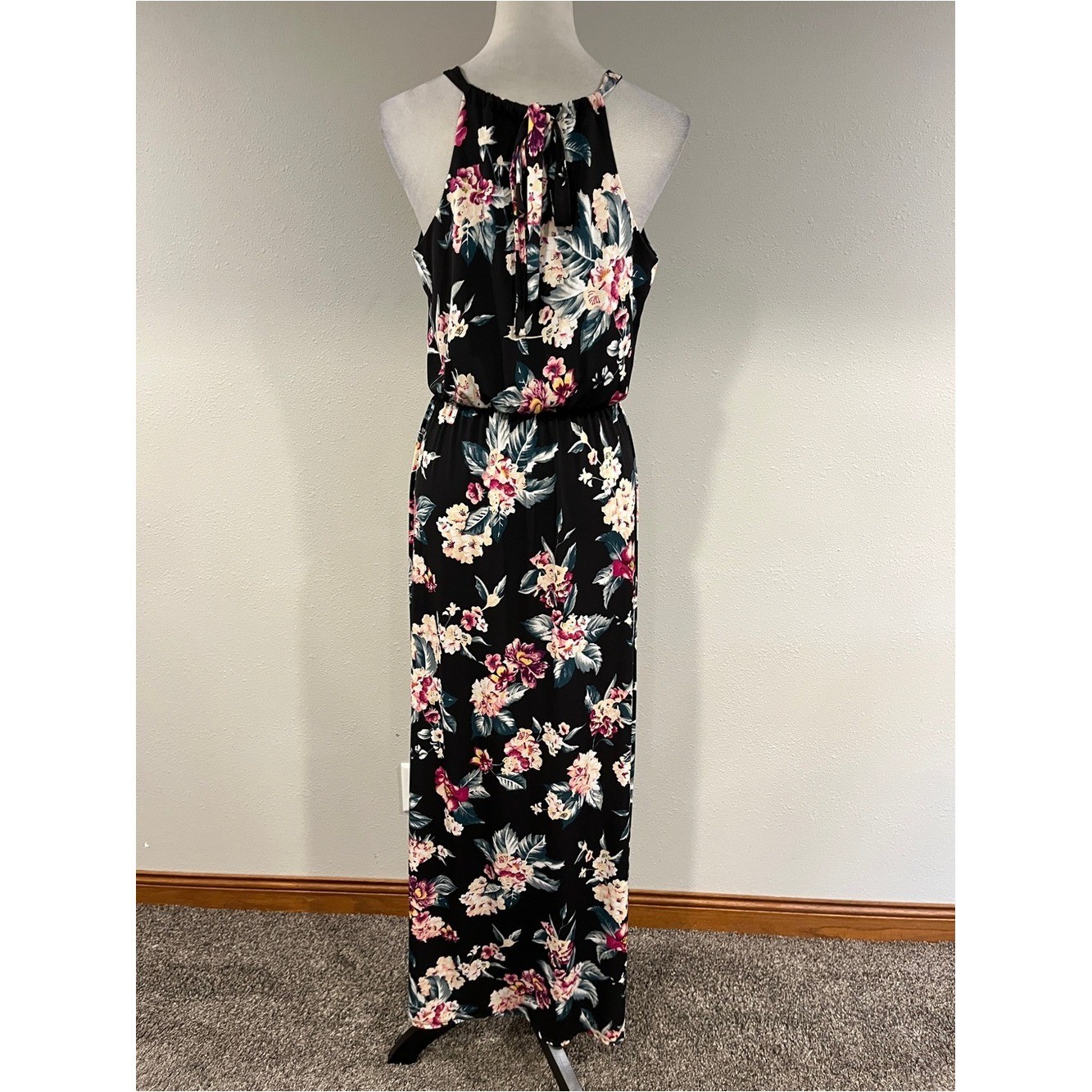 Sleeveless Floral Halter Maxi Dress in Black and Pink