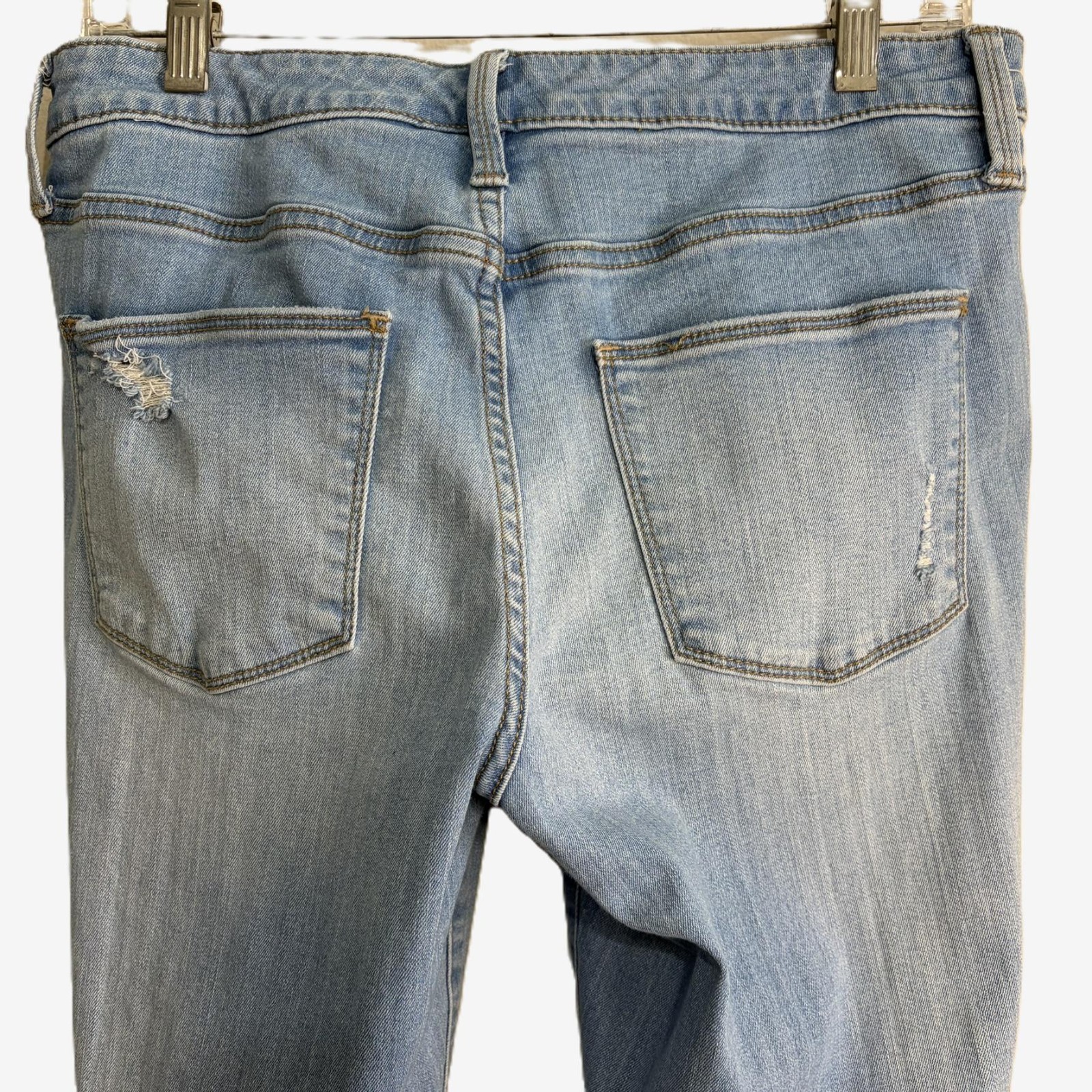 Universal Thread Women’s Mid Rise Skinny Jeans Distressed Light Wash 10 30R EUC