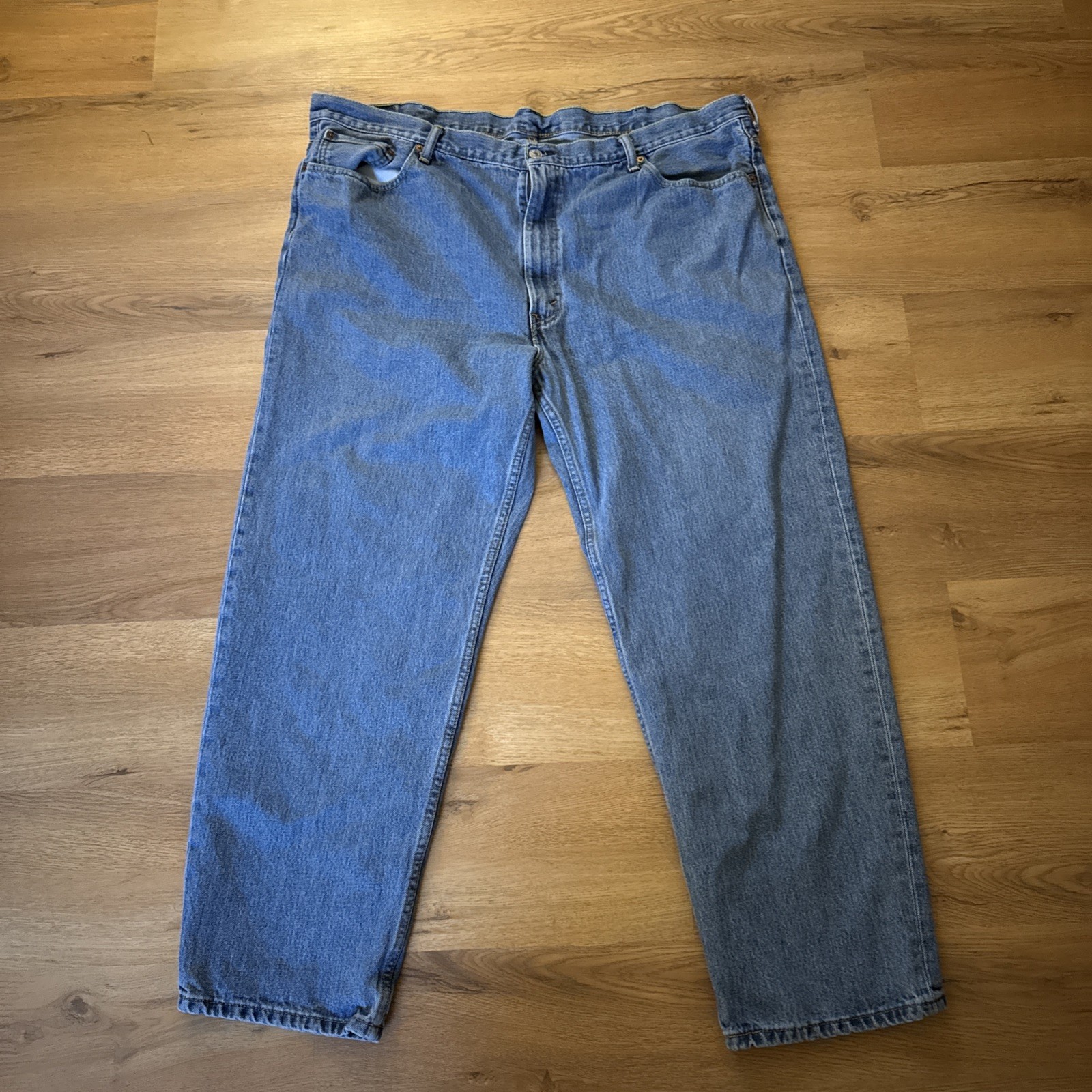 Mens LEVI’S 550 Relaxed Size 46 x 32 Medium Wash Loose at Thigh Blue Jeans