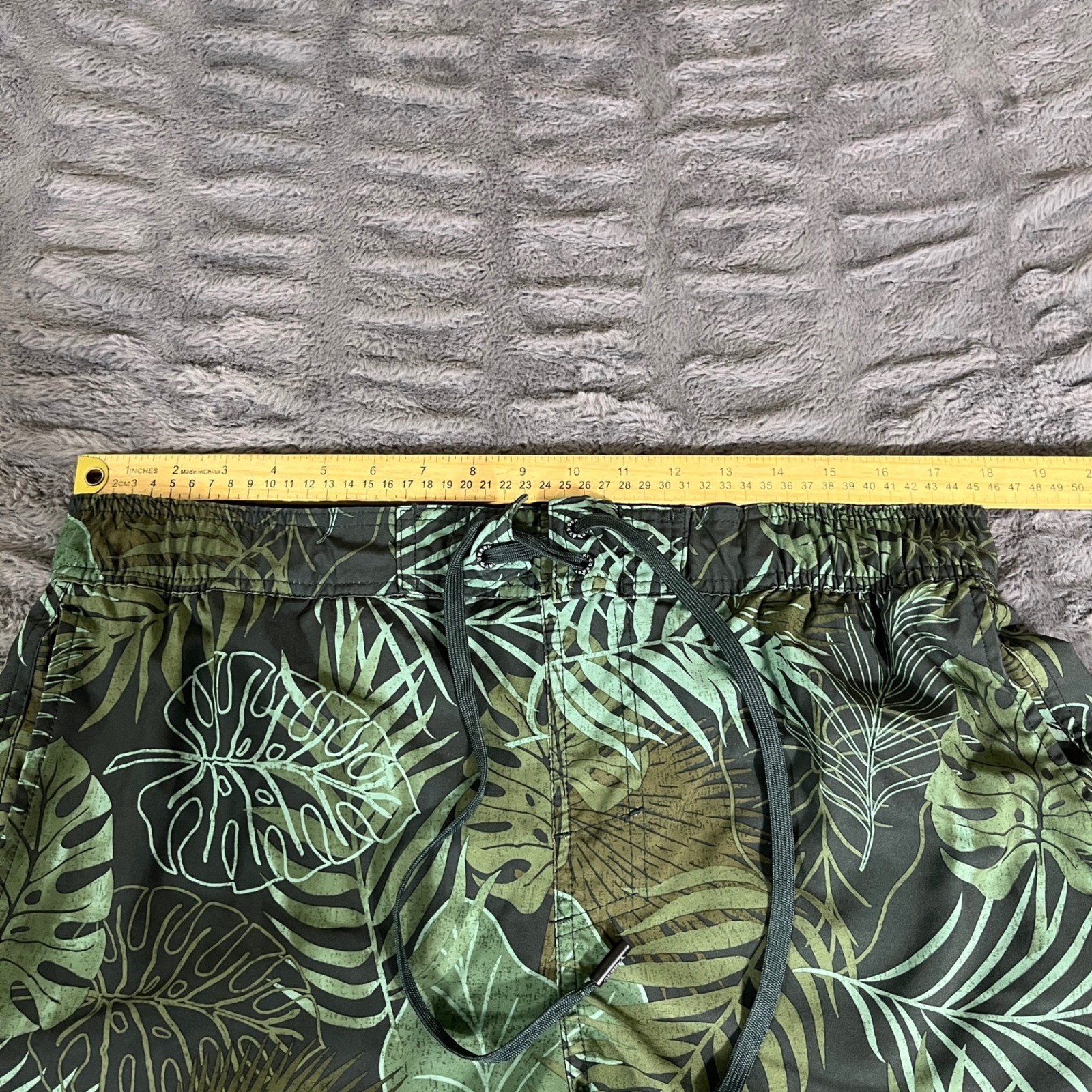 Gerry Mens Swim Trunks Large Green Tropical Leaf Print Stretch Board Shorts
