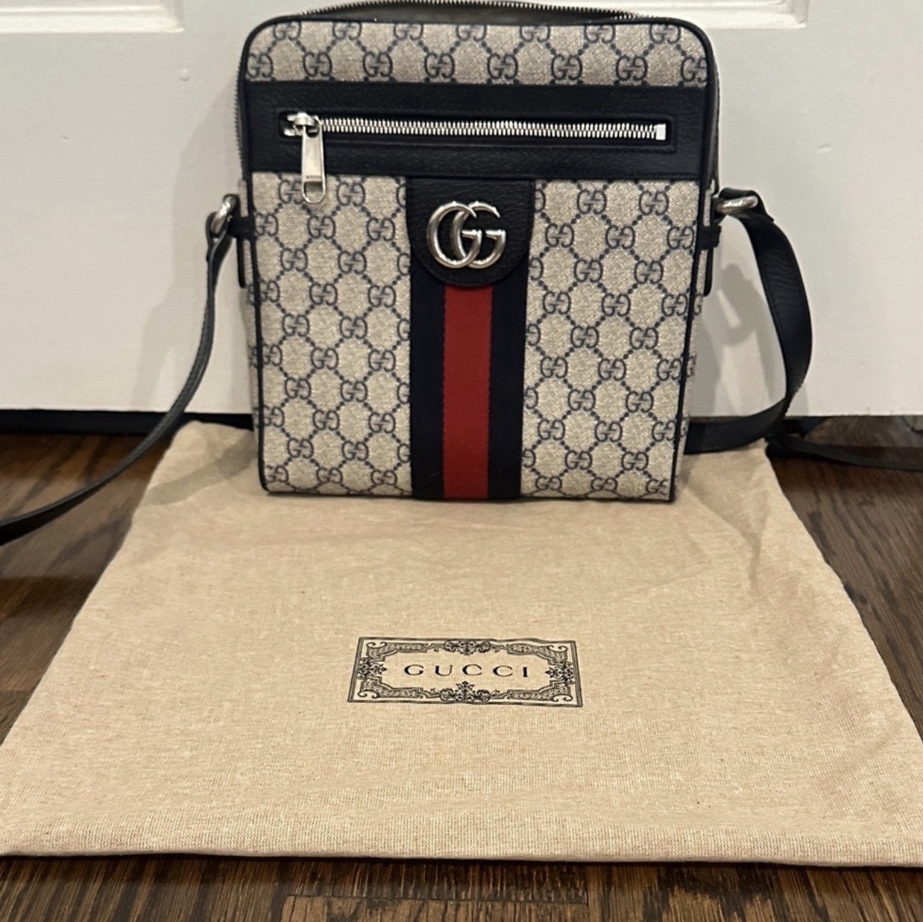 Guaranteed Authentic Gucci Ophidia Messenger Crossbody Bag w/box, dust bag, etc.