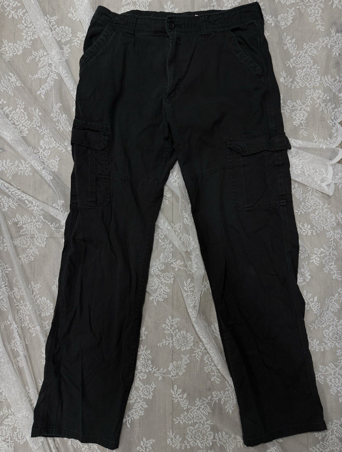 Wrangler Men’s Black Relaxed Fit Solid Flat Front Cargo Pants w/ Pockets