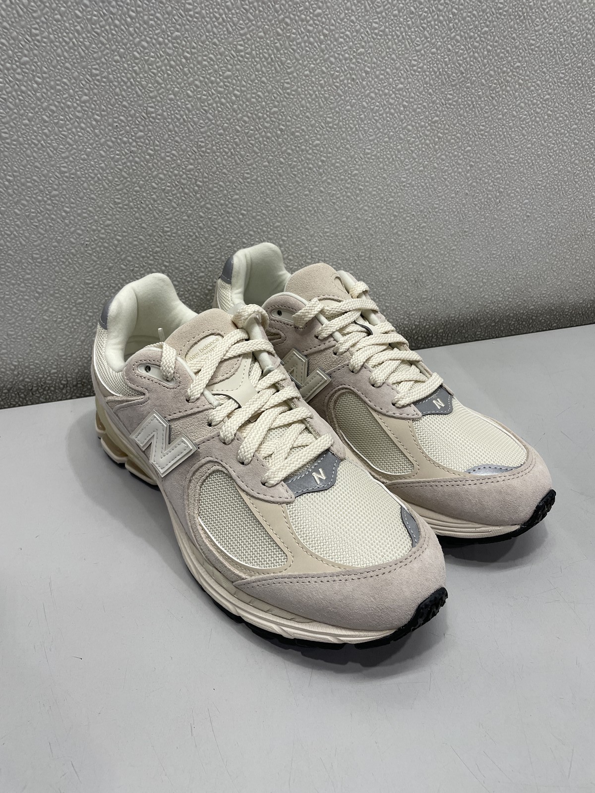 New Balance 2002R Lifestyle Sneaker Unisex M10, W11.5 In Taupe