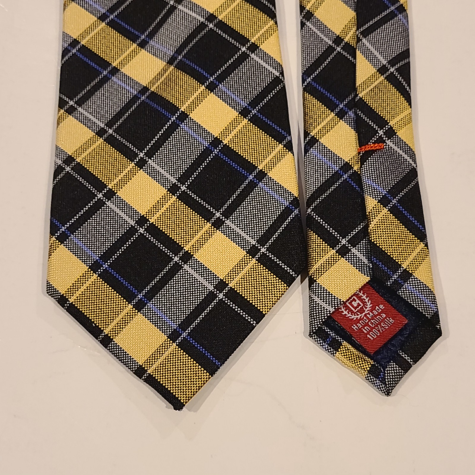 Chaps Mens 100% Silk Tie Navy Blue & Gold Tie Mens Necktie 56.5 X 3.25 Inches