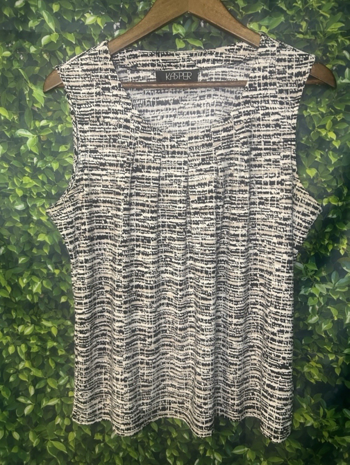 Kasper Black and Cream Abstract Print Sleeveless Top
