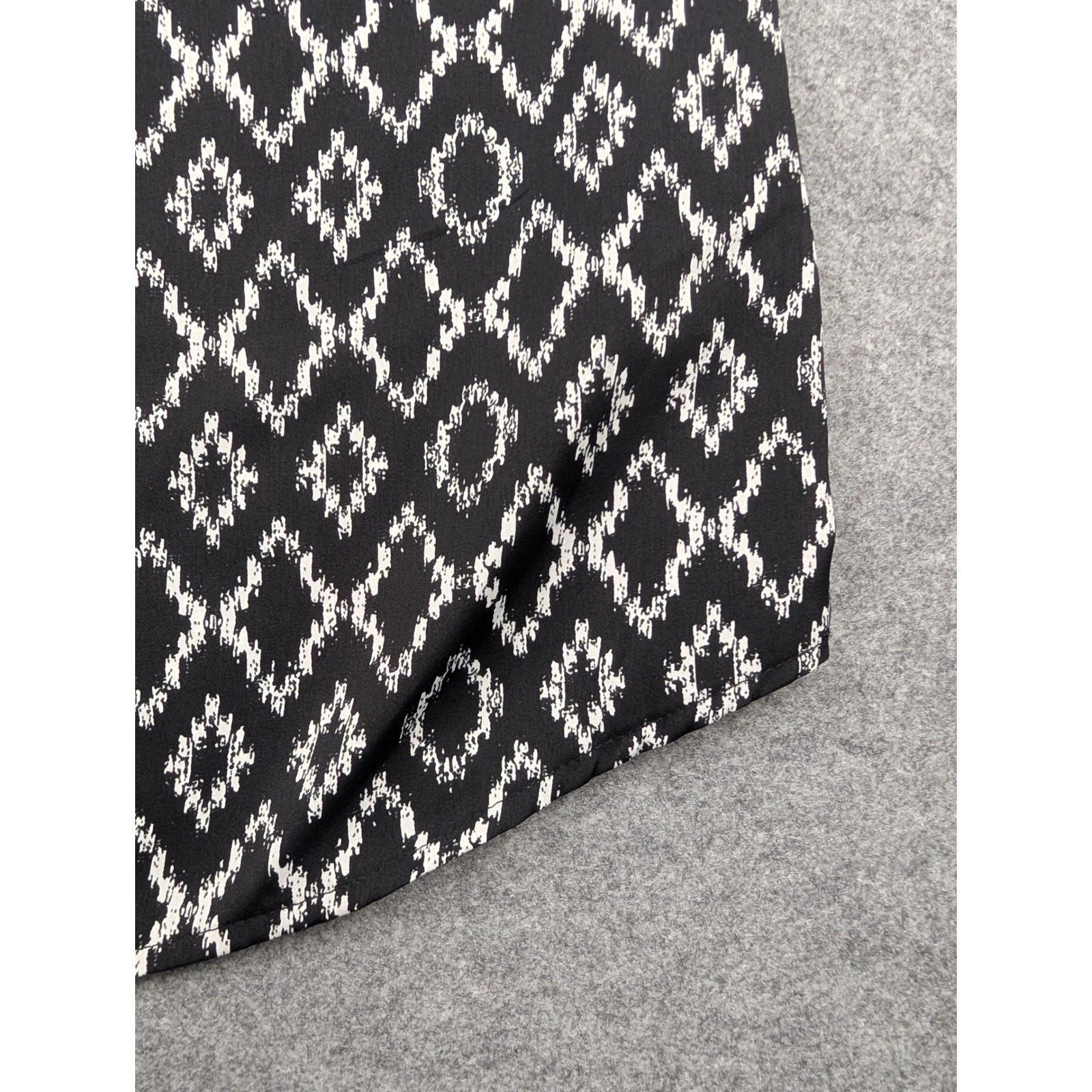 Hilary Radley Womens Black White Ikat Diamond Print Split Neck Blouse Size Med