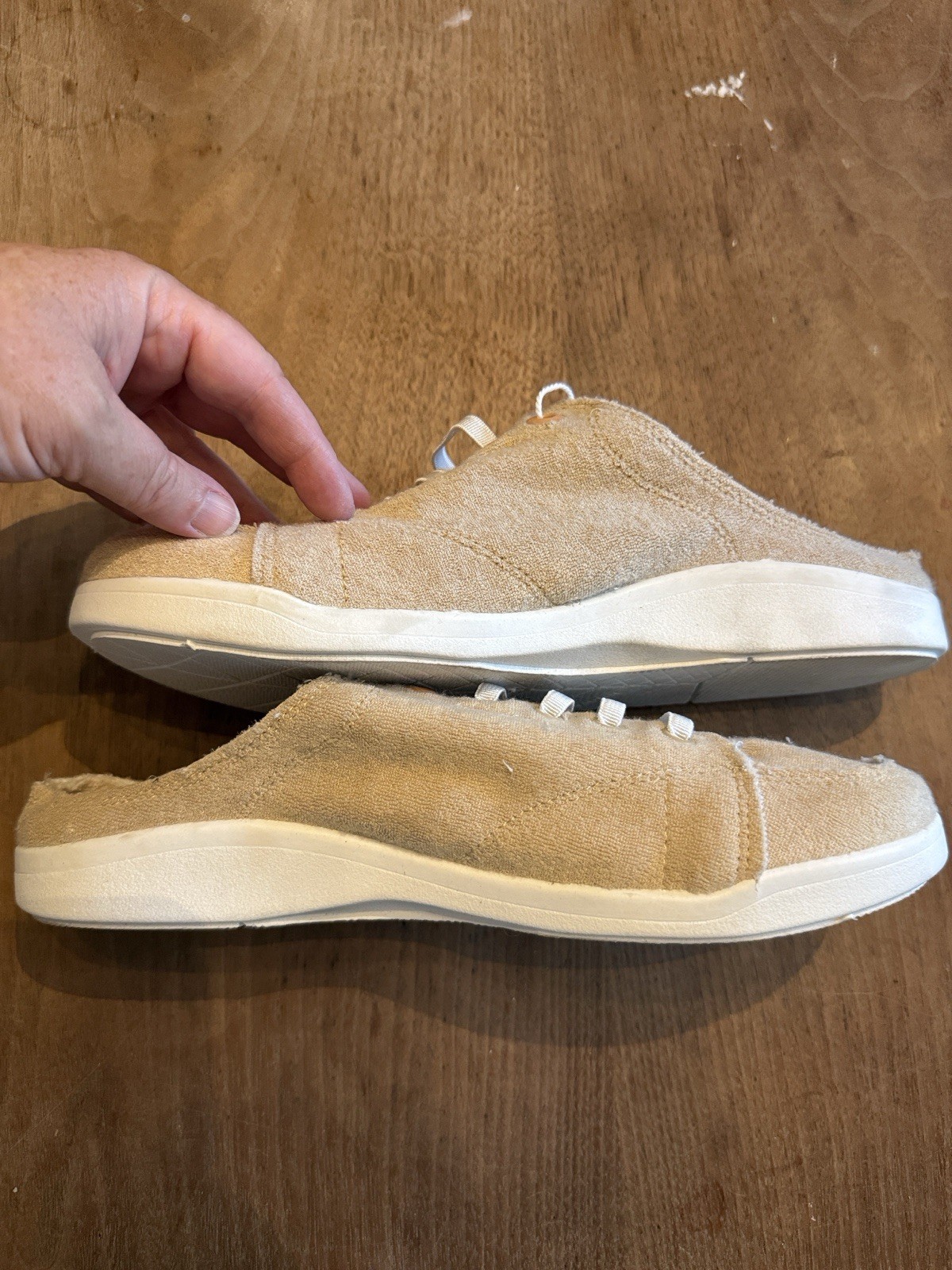 Vionic Beach Sz 9.5 Beige Casual Slip-On Loafers with Elastic Laces