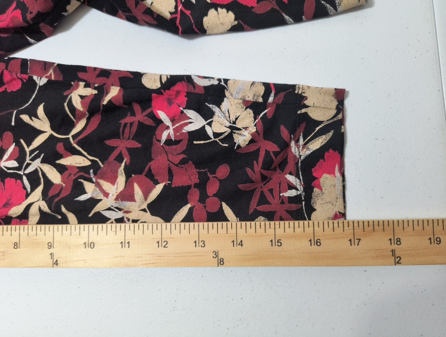 Amber Sun S V-neck 3/4 Sleeve Black Burgundy Pink Floral Top