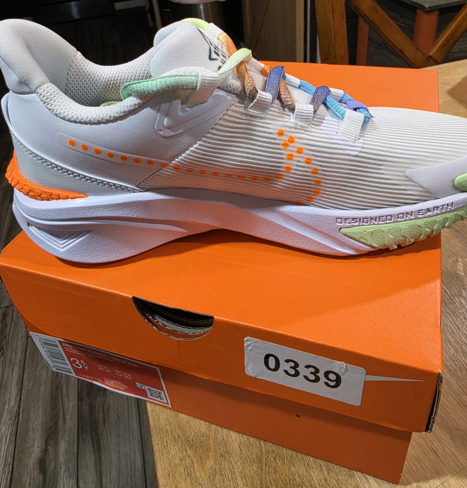 Nike Star Runner-4 NN SE (GS) Kids White Multicolor Sneakers size 4 New In Box