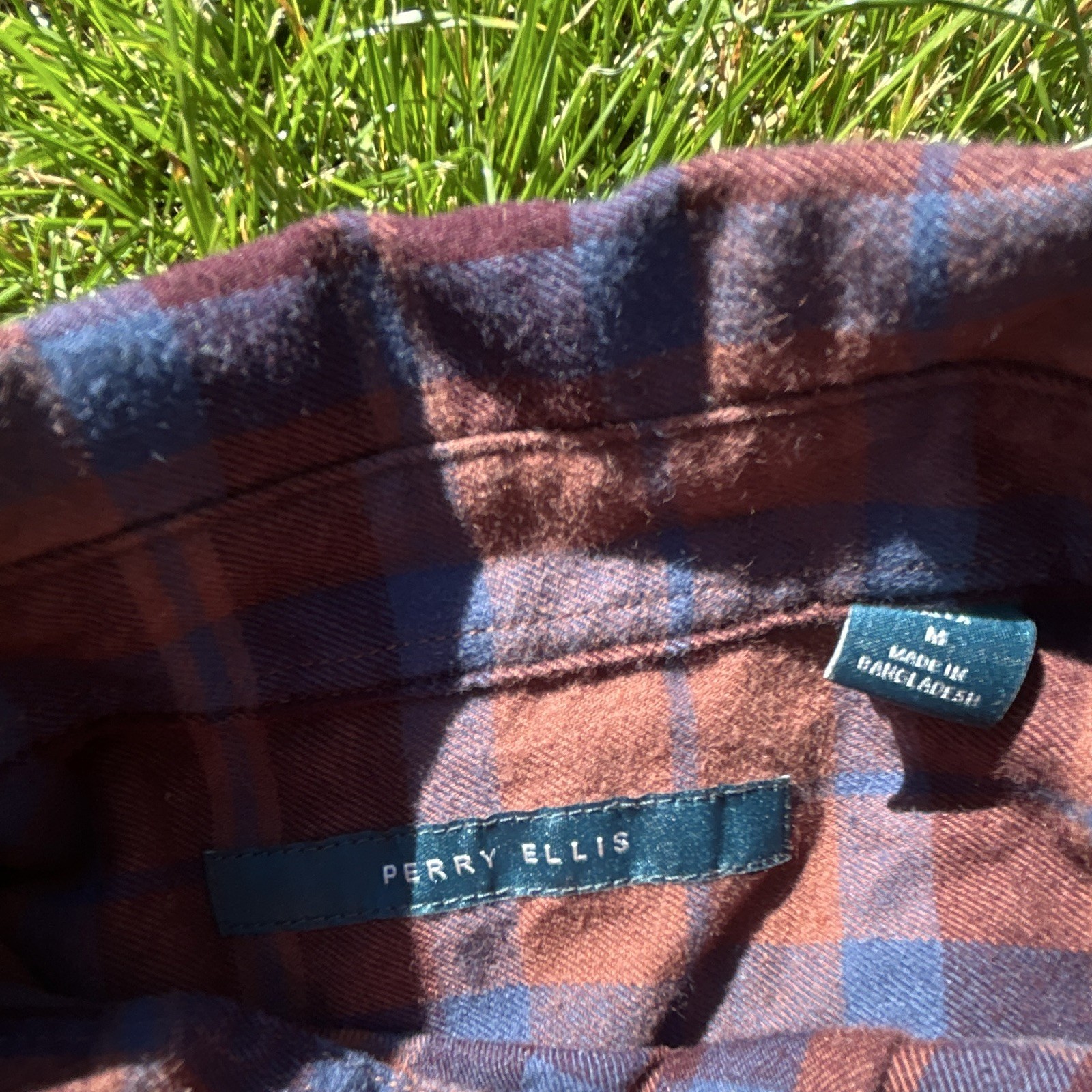 Perry Ellis Men’s M Regular Brown/Blue Plaid Long Sleeve Point Collar Button-Up