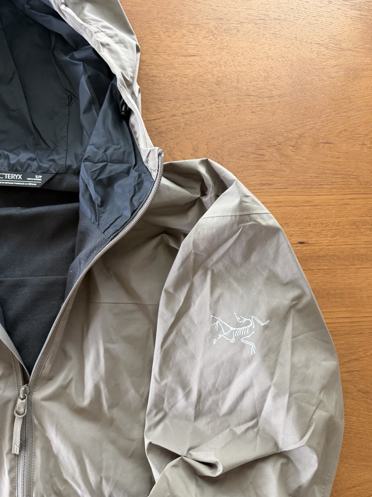 Arc’teryx Solano Hoody-GORE-TEX INFINIUM–Moonshadow/Dracaena (medium)