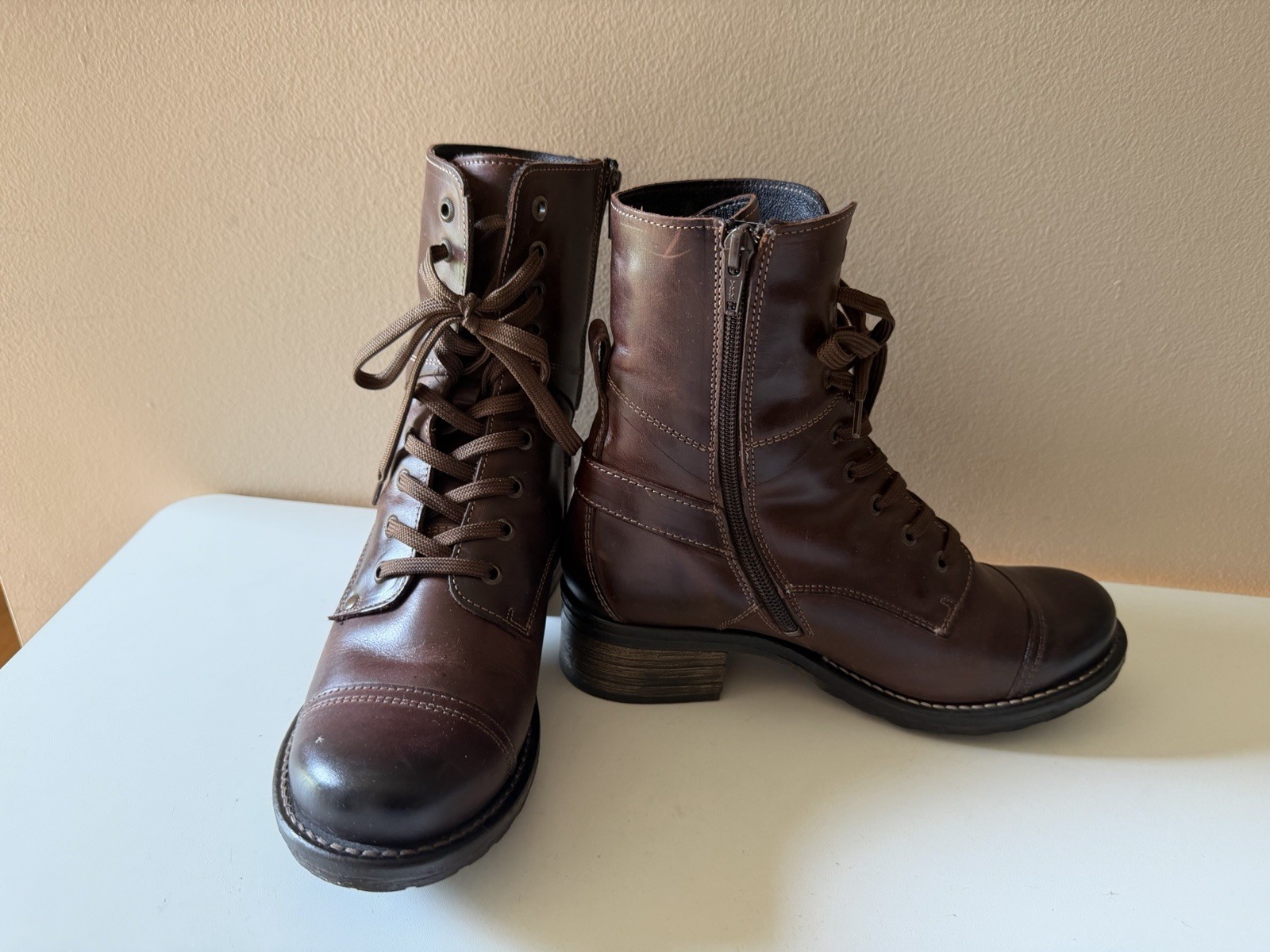 Taos Brown Leather Ankle Bootie 7.5 B Lace-Up Side Zipper Cap Toe