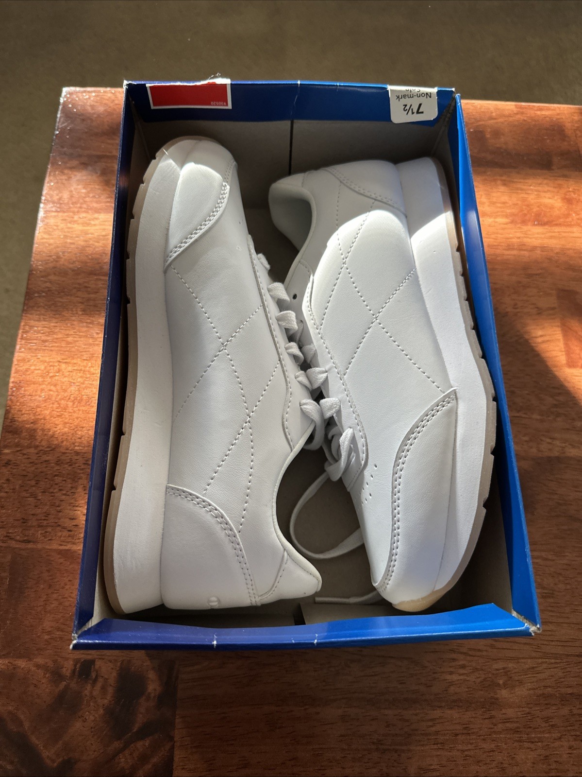 NEW IN BOX Champion Speed Vitesse Sneakers White Women’s 7 1/2 Non-Marking Soles