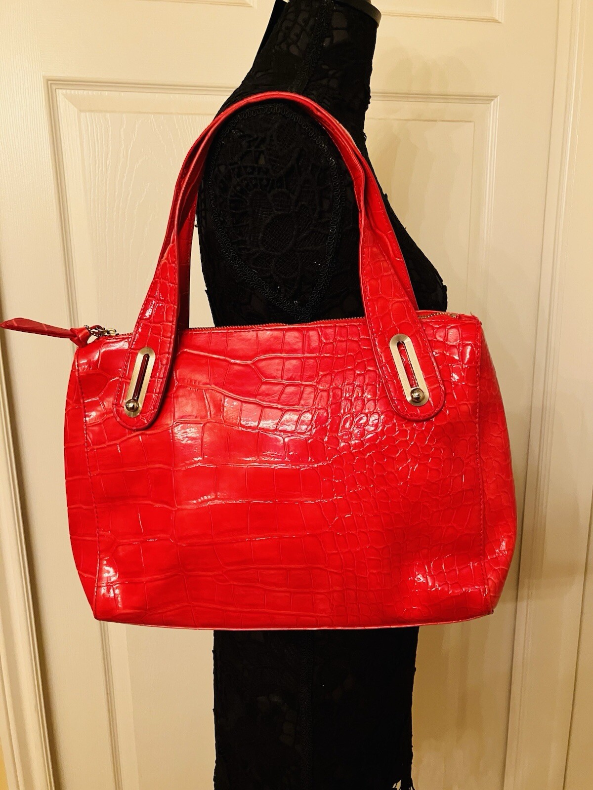 LIZ CLAIBORNE Burgundy Dark Red Faux Leather Gator Crocodile Handbag Purse Tote